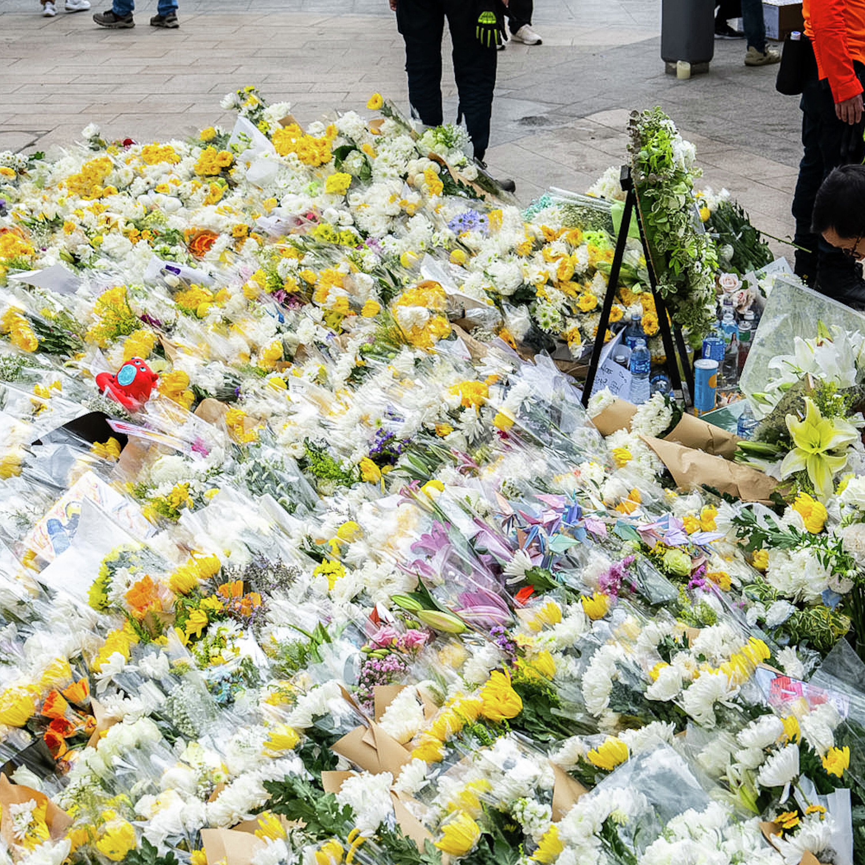 Hong Kong residents demand answers after deadly apartment fire Hong Kong residents demand answers after deadly apartment fire