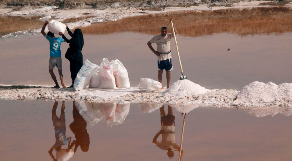 Iraq’s salt miners face toxic threat as sewage contaminates Najaf Basin