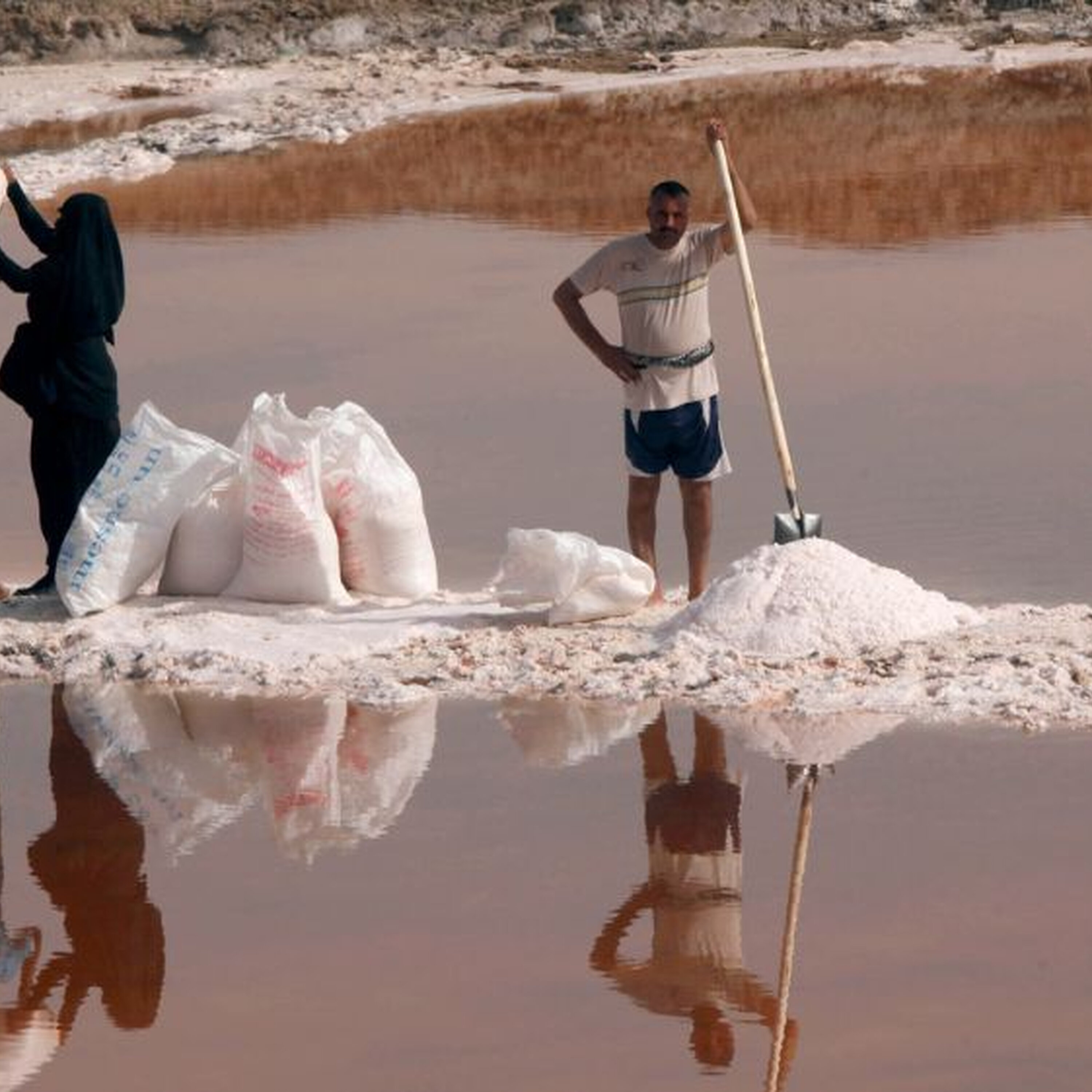 Iraq’s salt miners face toxic threat as sewage contaminates Najaf Basin Iraq’s salt miners face toxic threat as sewage contaminates Najaf Basin