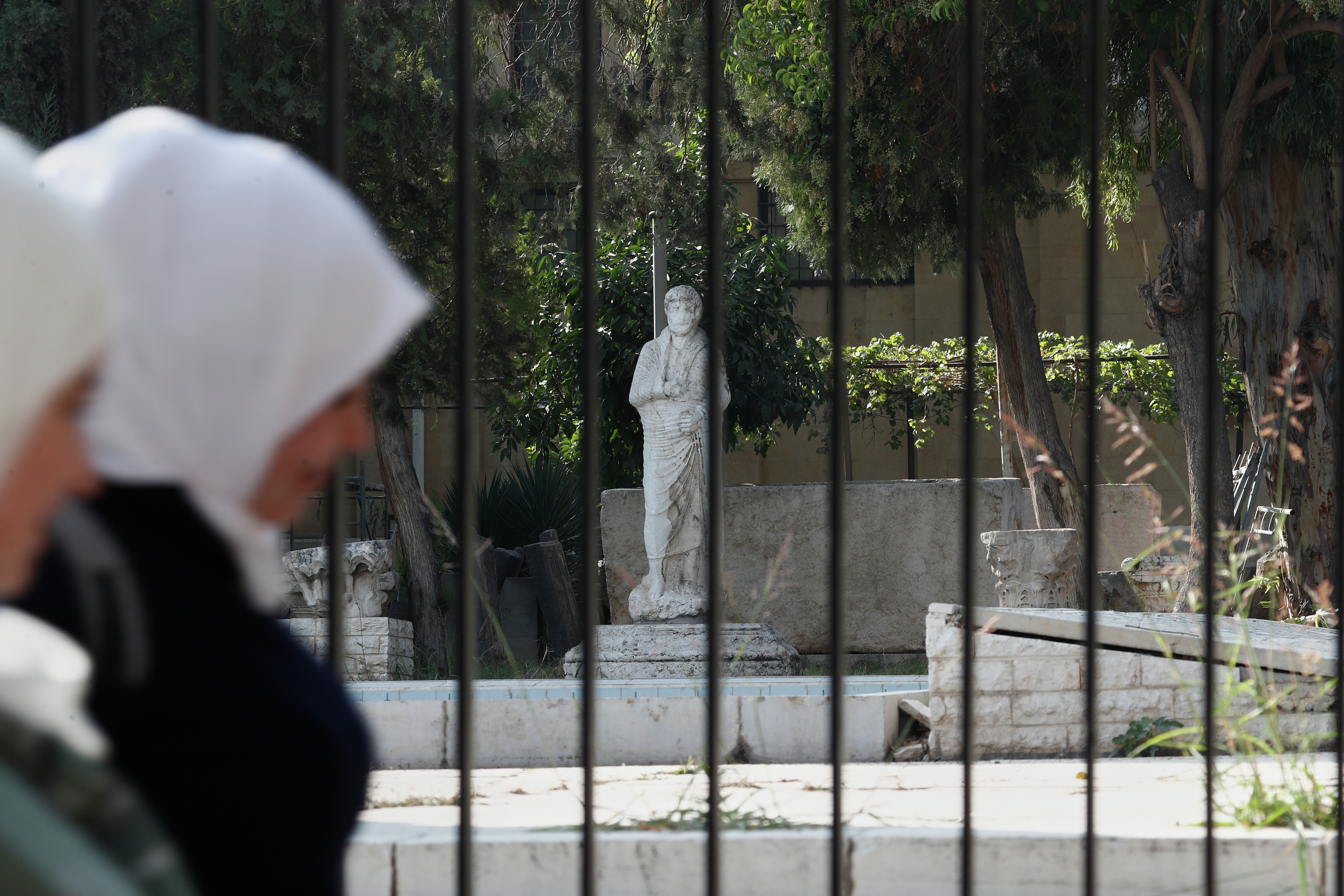 Roman-era statues stolen from Damascus museum