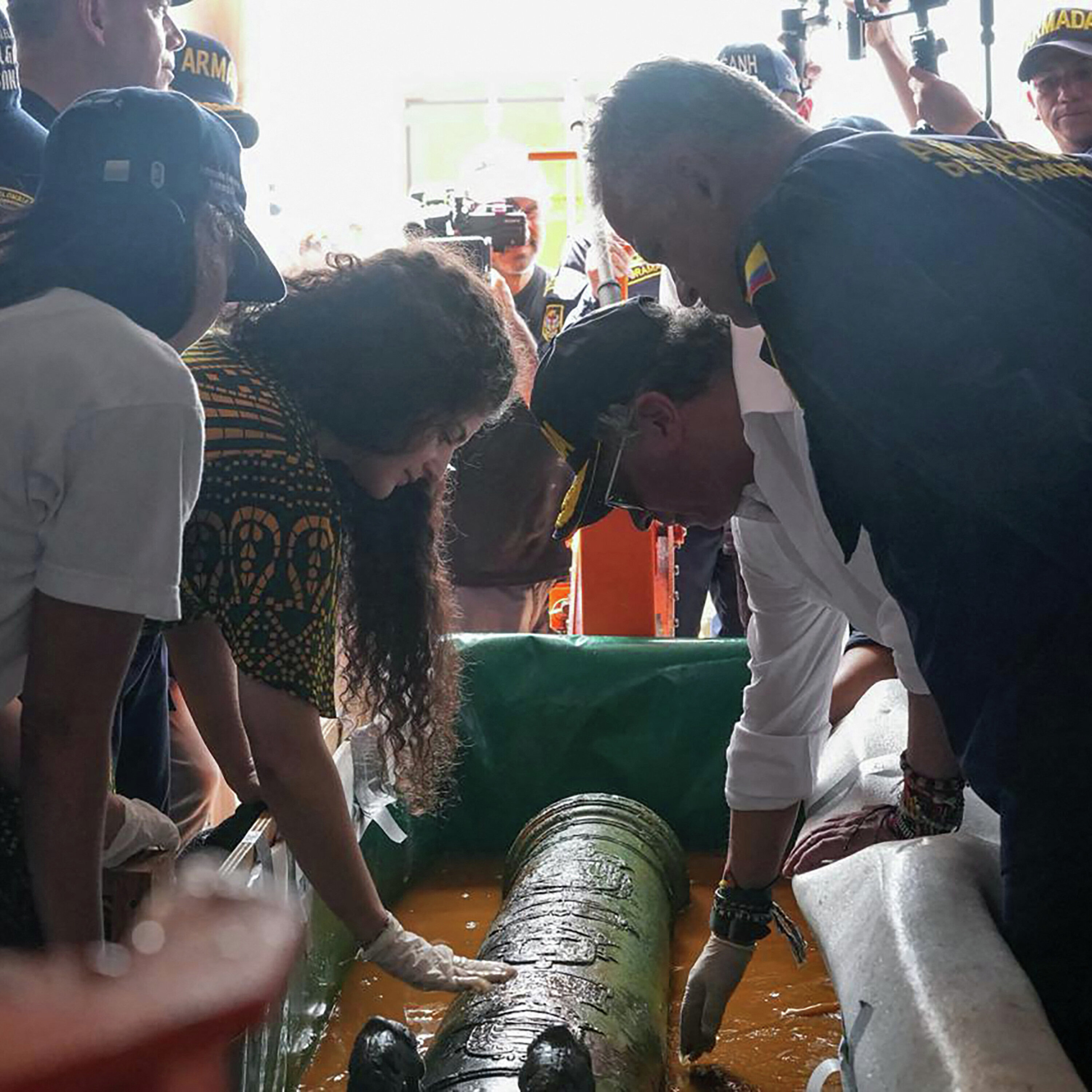 'Holy grail of shipwrecks': Colombian scientists recover treasures from galleon 'Holy grail of shipwrecks': Colombian scientists recover treasures from galleon