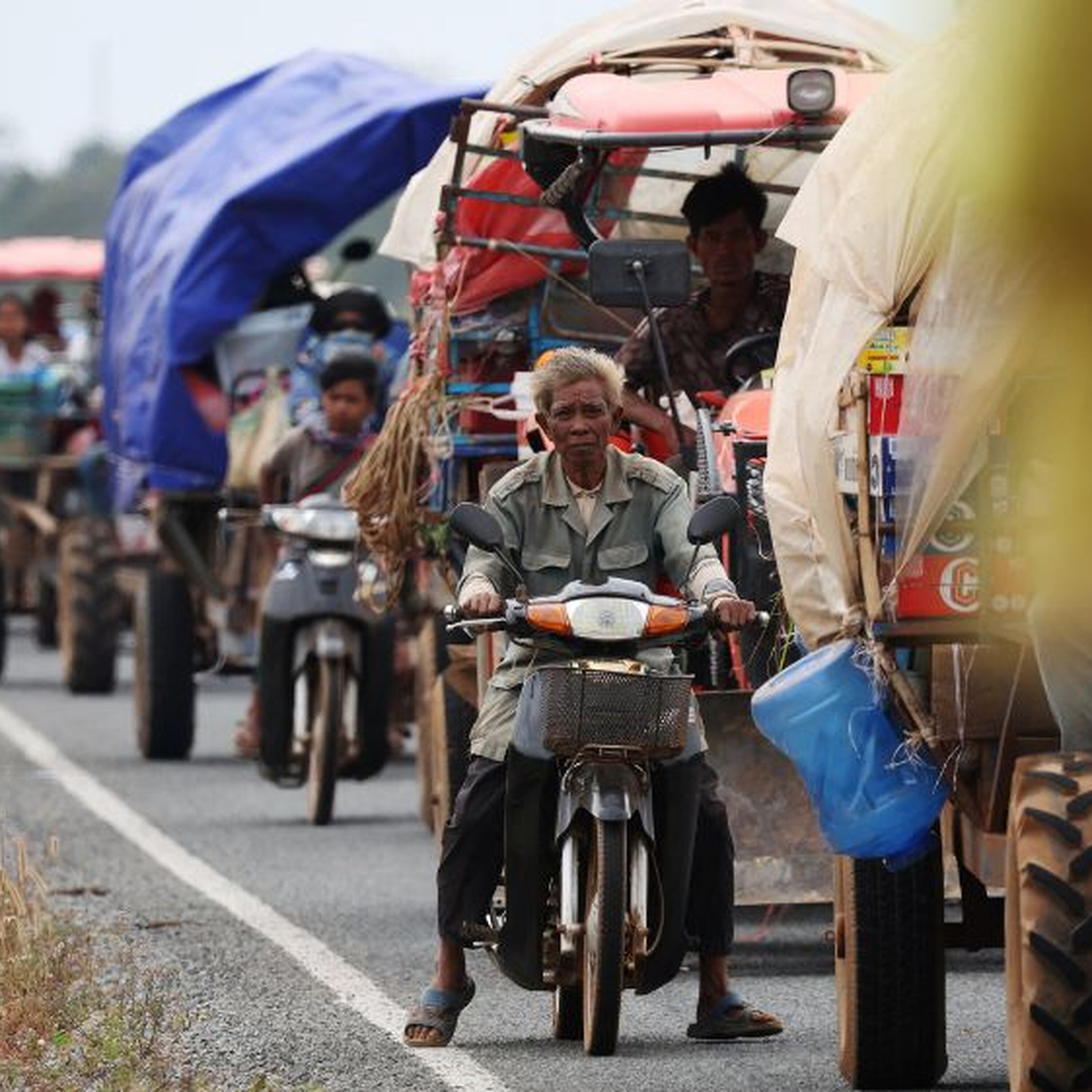 Thai-Cambodian border clashes force thousands of Cambodians to flee unsafe evacuation camps again Thai-Cambodian border clashes force thousands of Cambodians to flee unsafe evacuation camps again