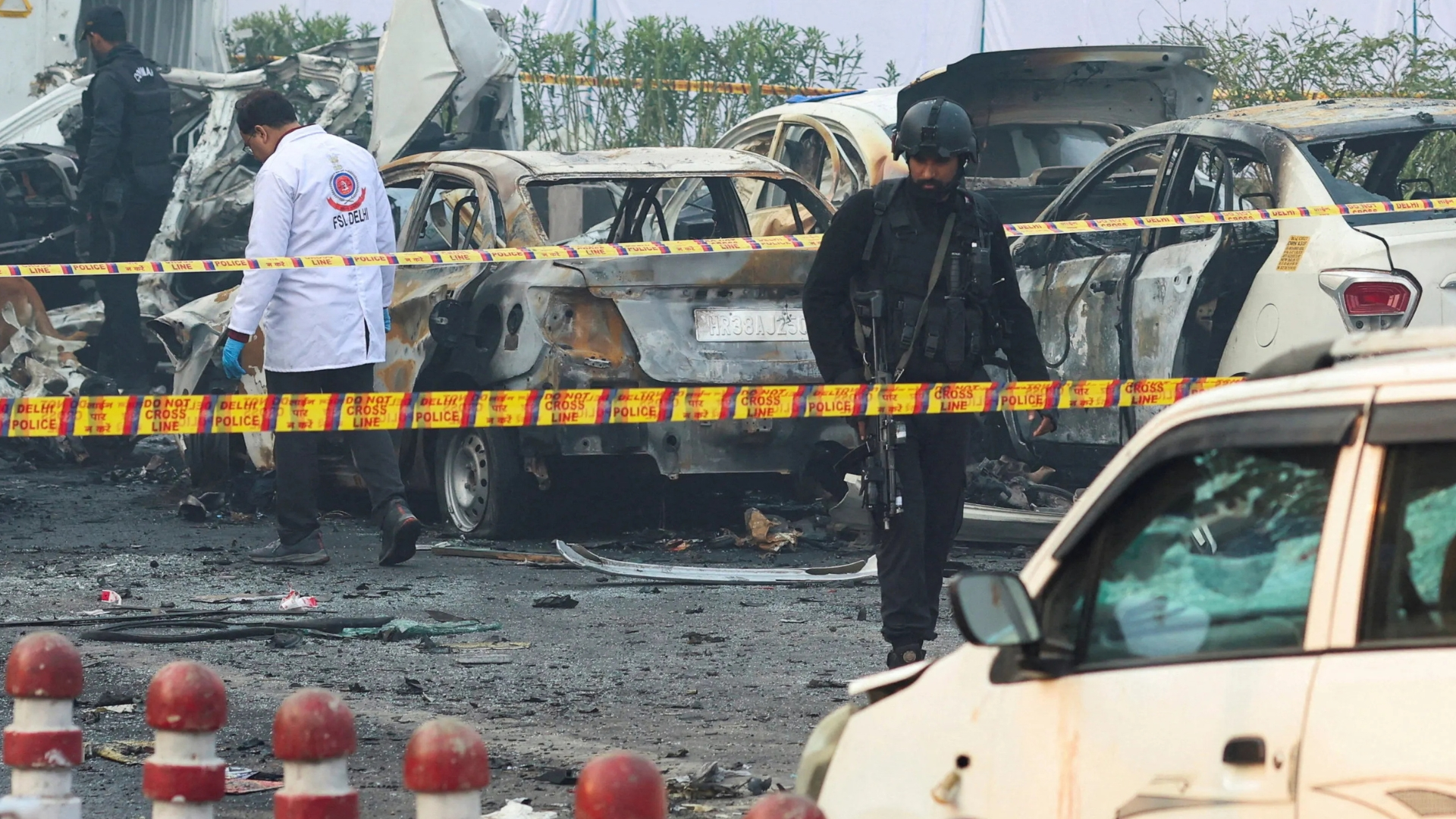 India car explosion: Blast hits congested street in Delhi's old quarter