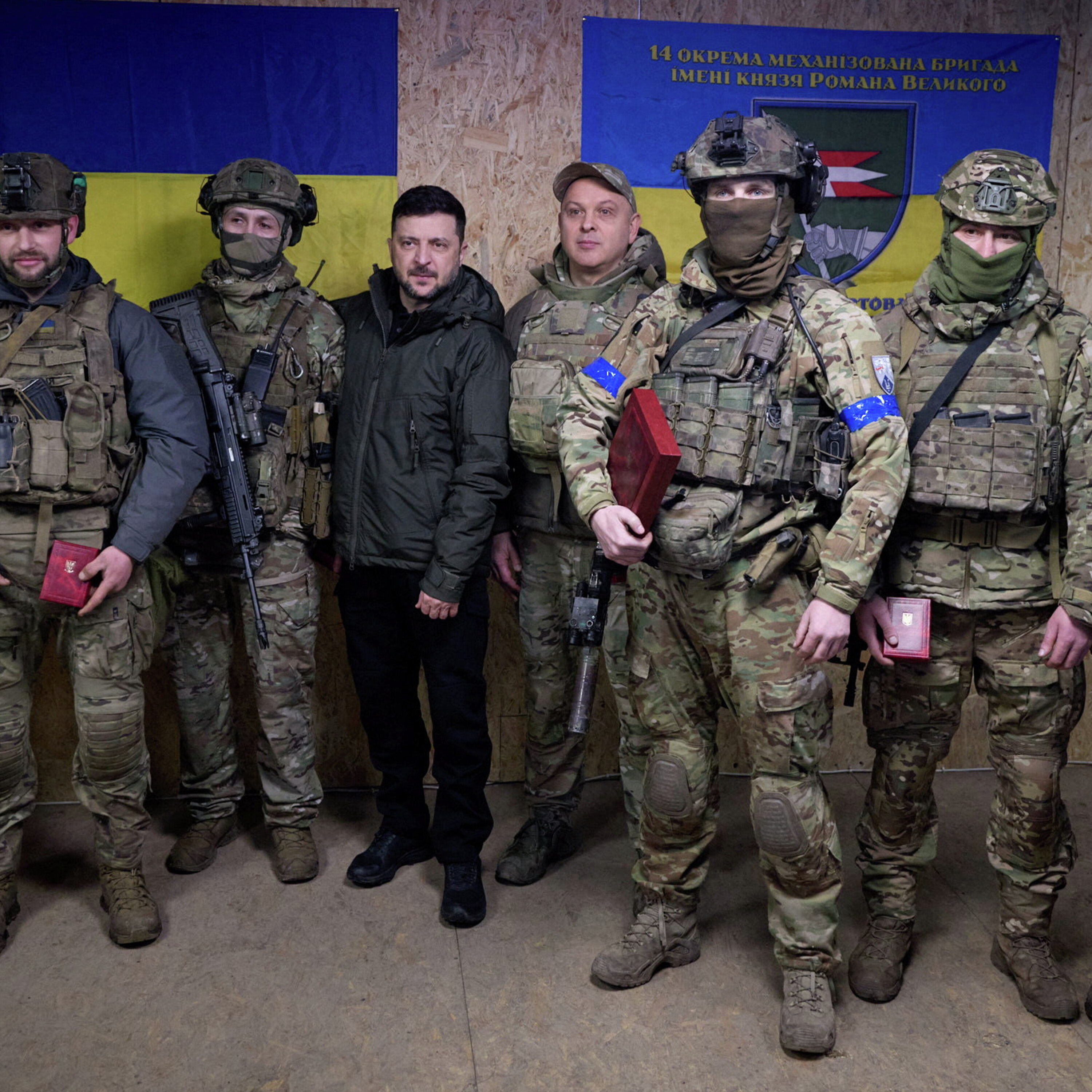 Zelenskyy visits frontlines as Ukraine retakes parts of Kupiansk Zelenskyy visits frontlines as Ukraine retakes parts of Kupiansk