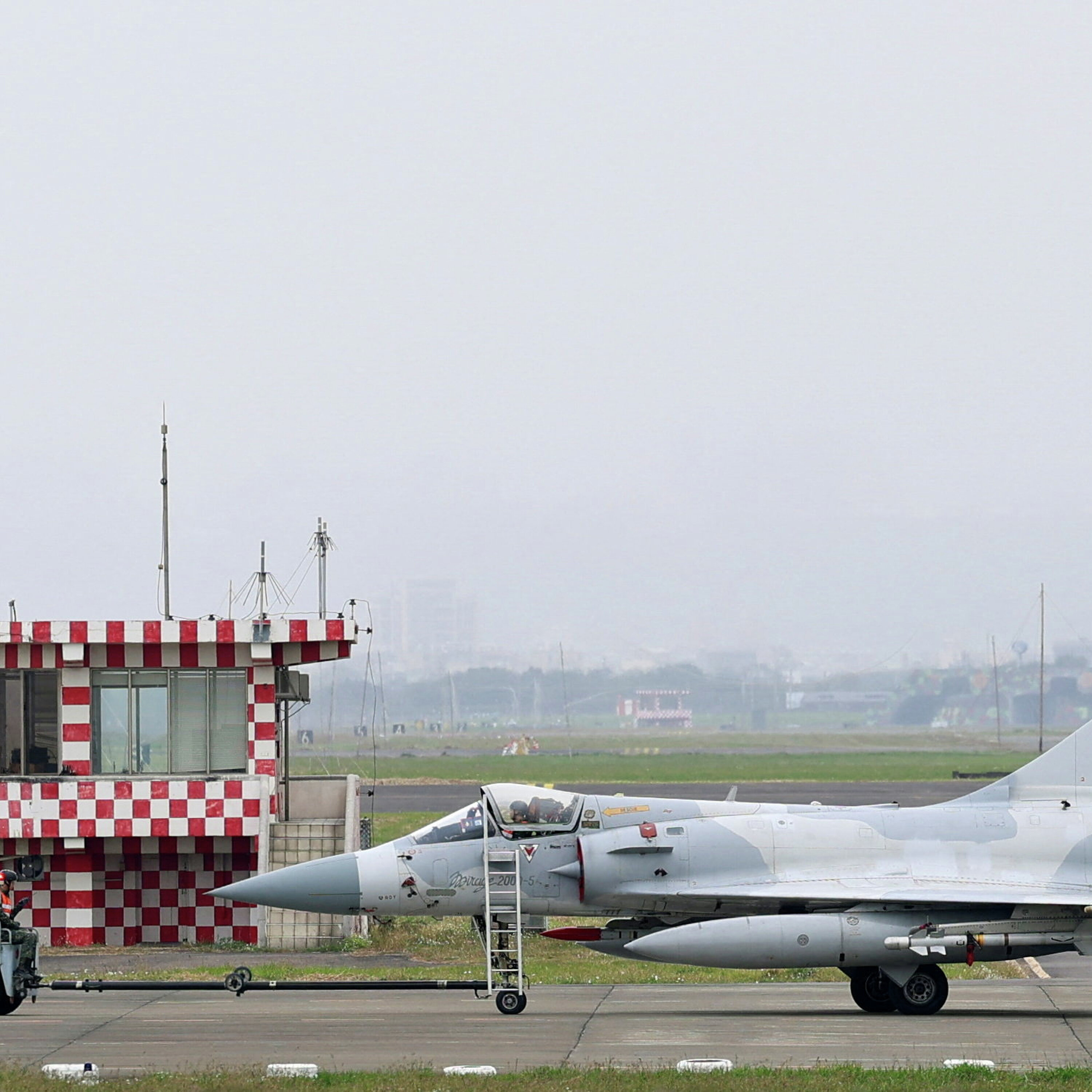 China holds second day of live-fire drills around Taiwan China holds second day of live-fire drills around Taiwan