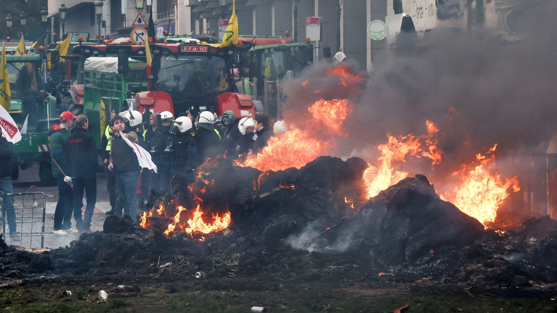 EU-Mercosur trade deal delayed amid farmer and environmental opposition