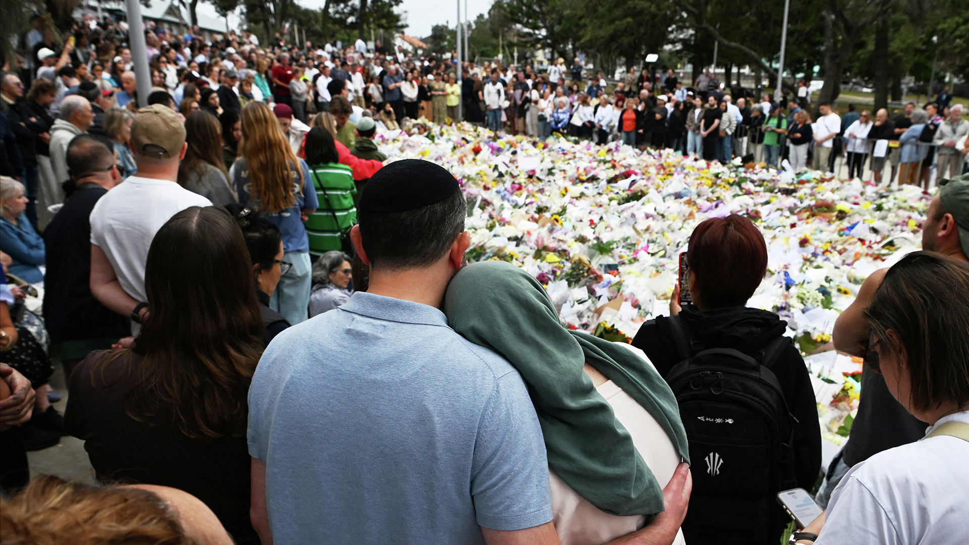 Shop owner who helped Bondi victims speaks to Al Jazeera