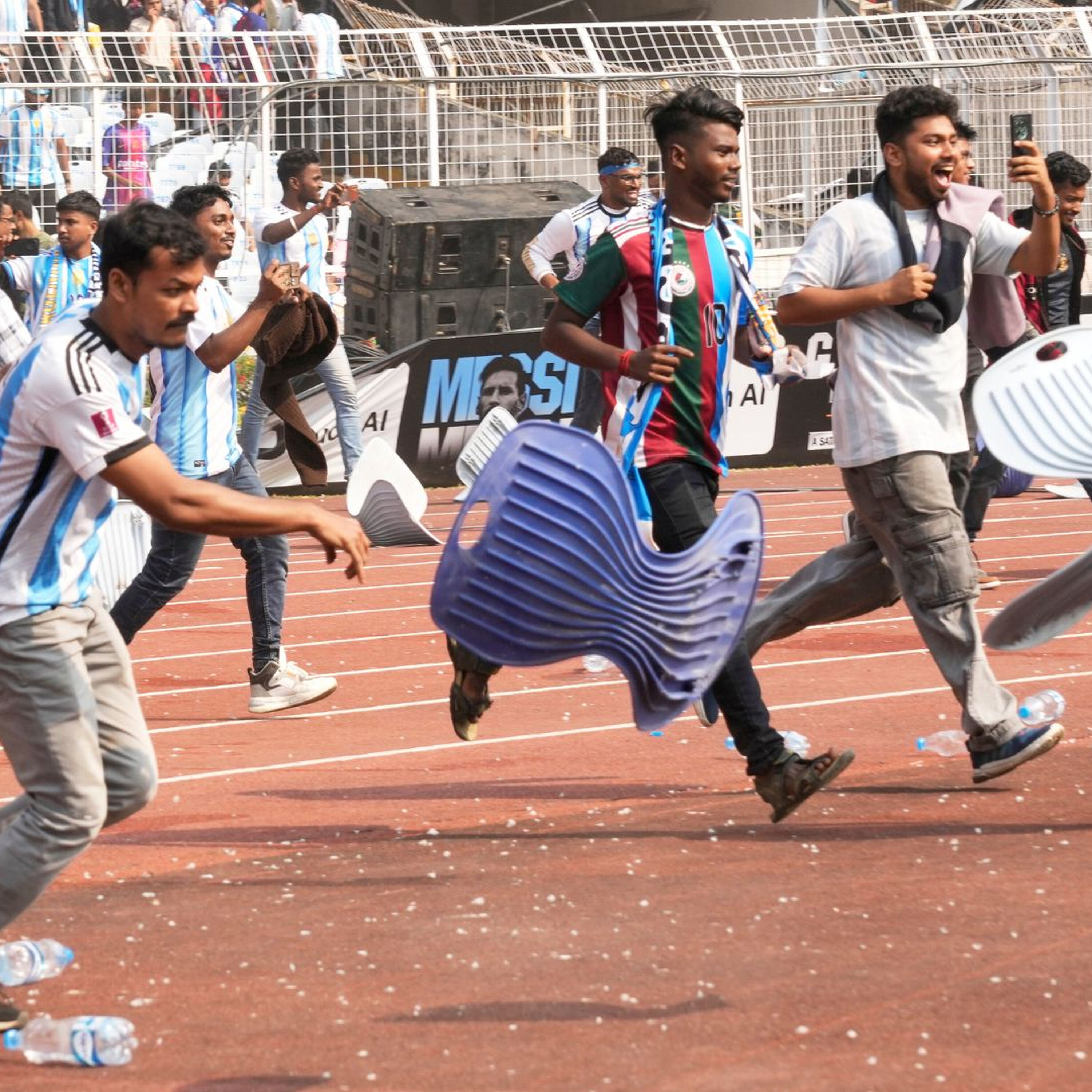 Messi’s tour of India begins with fans throwing bottles, stadium vandalised Messi’s tour of India begins with fans throwing bottles, stadium vandalised