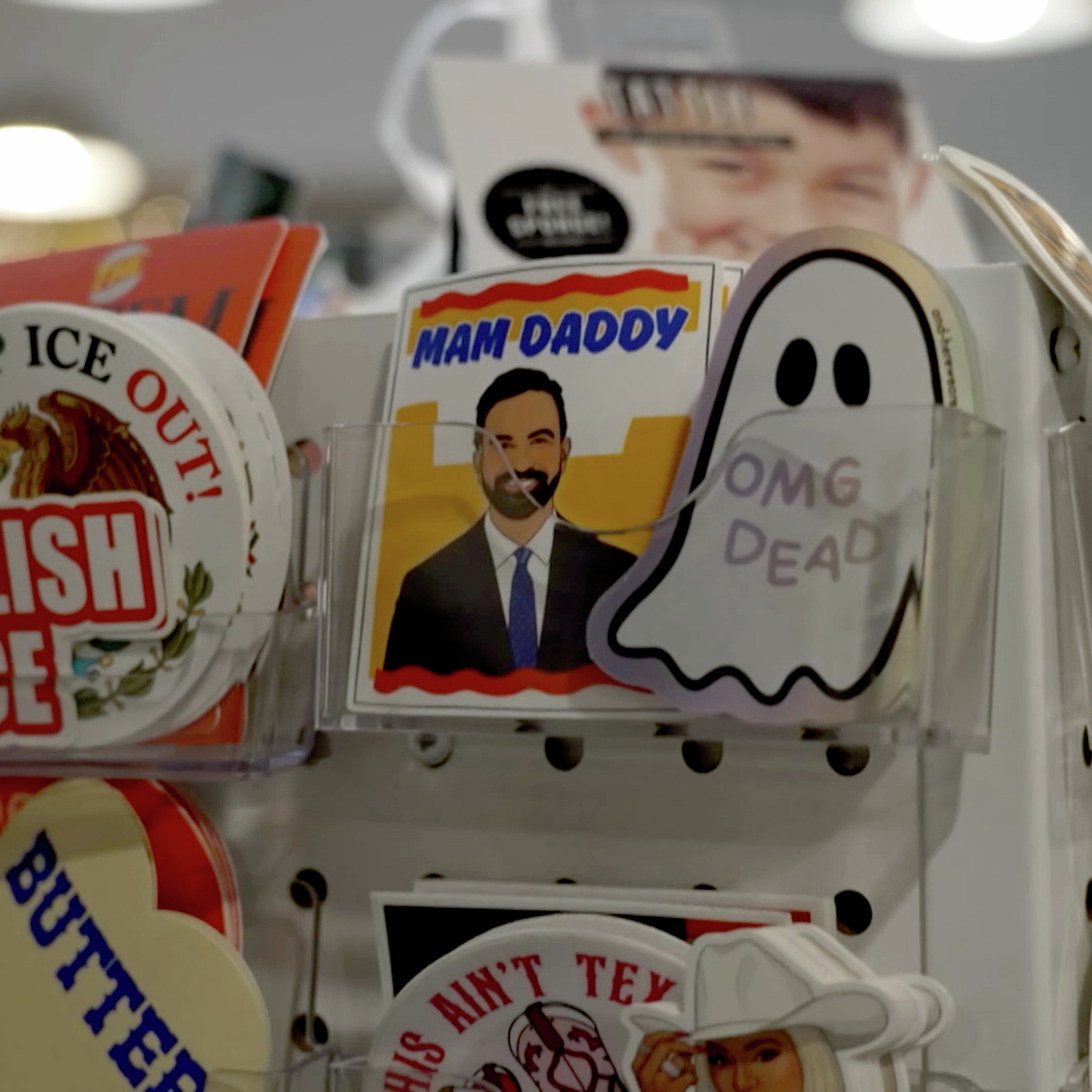 Trump, Mamdani merchandise compete for Christmas shoppers Trump, Mamdani merchandise compete for Christmas shoppers