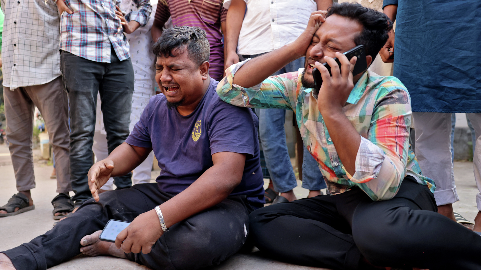 Deadly earthquake shocks Bangladesh, hundreds injured