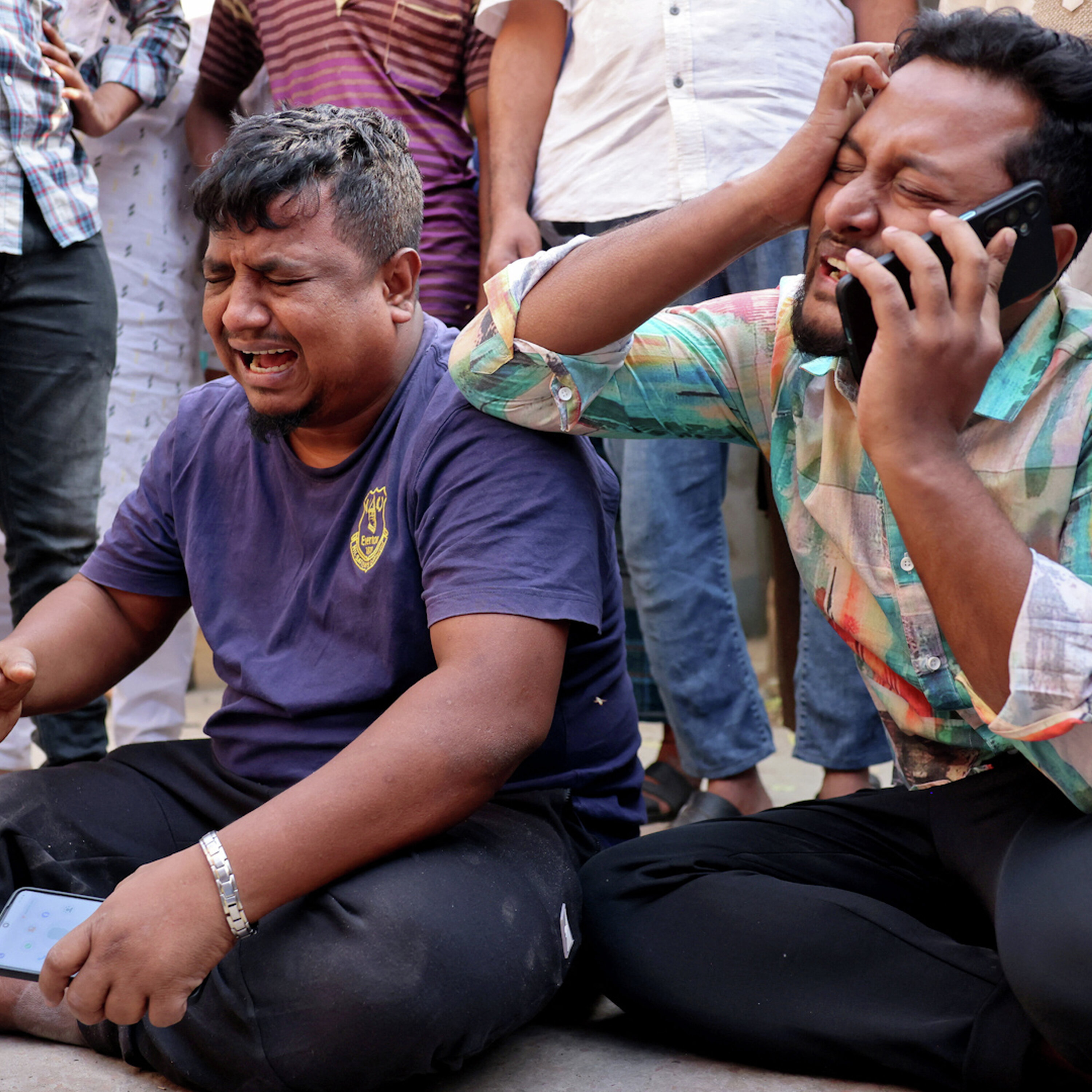 Deadly earthquake shocks Bangladesh, hundreds injured Deadly earthquake shocks Bangladesh, hundreds injured