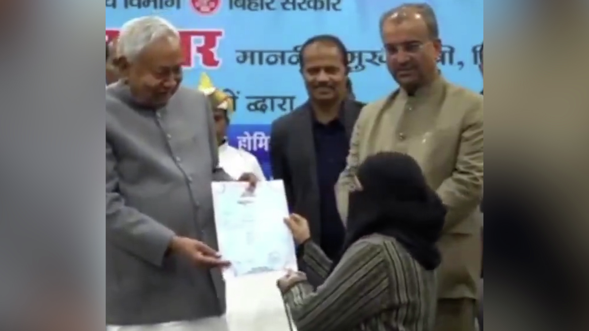 Indian minister sparks anger for pulling down niqab of Muslim doctor