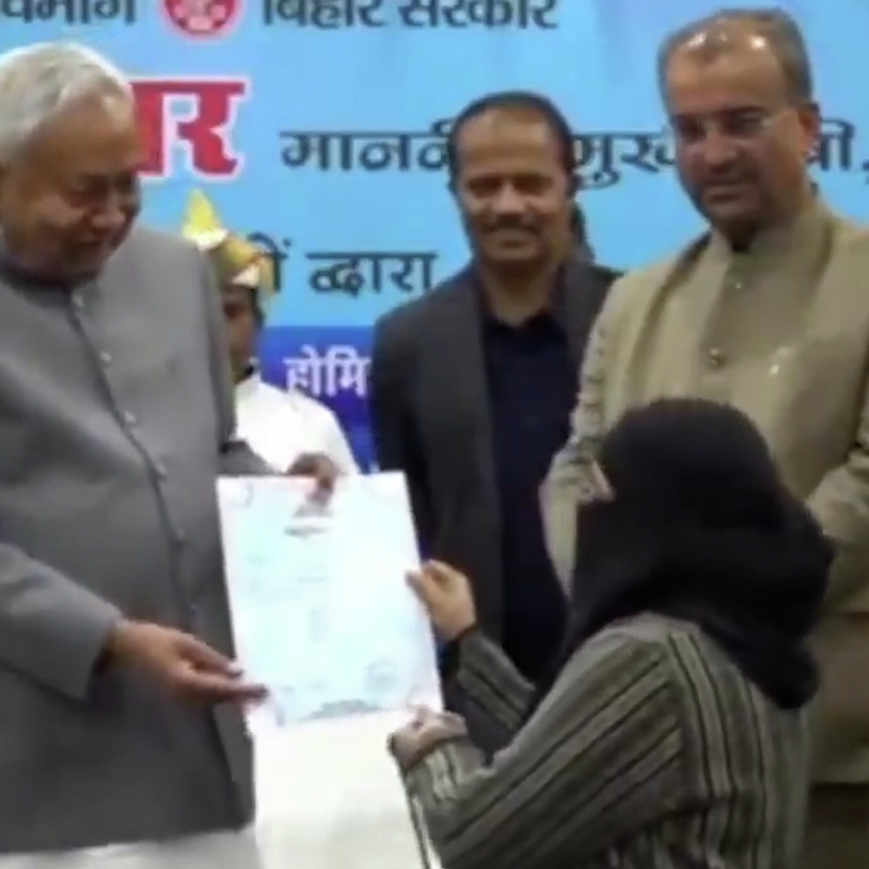 Indian minister sparks anger for pulling down niqab of Muslim doctor Indian minister sparks anger for pulling down niqab of Muslim doctor