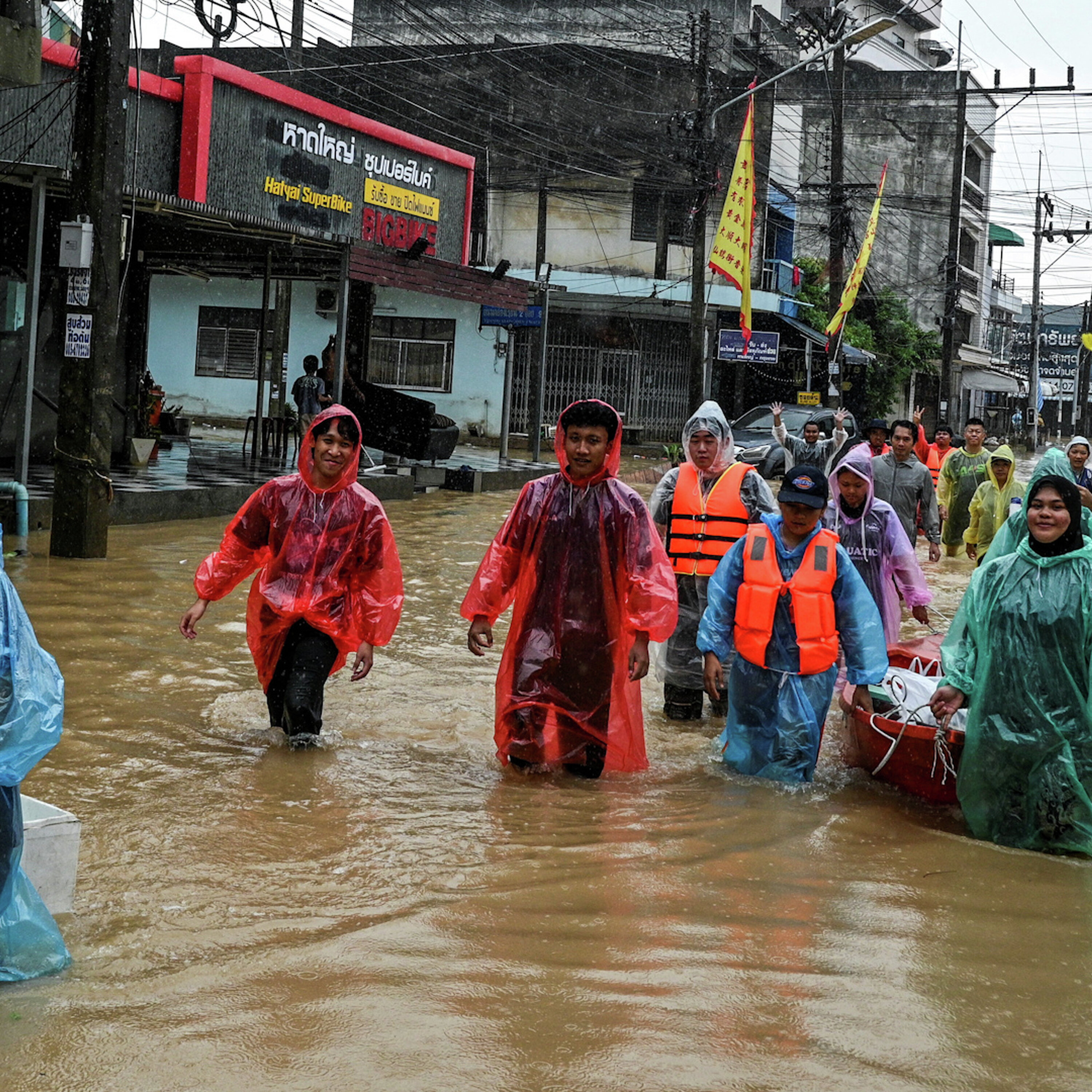 Deadly floods swamp homes in Thailand as residents wait for aid Deadly floods swamp homes in Thailand as residents wait for aid