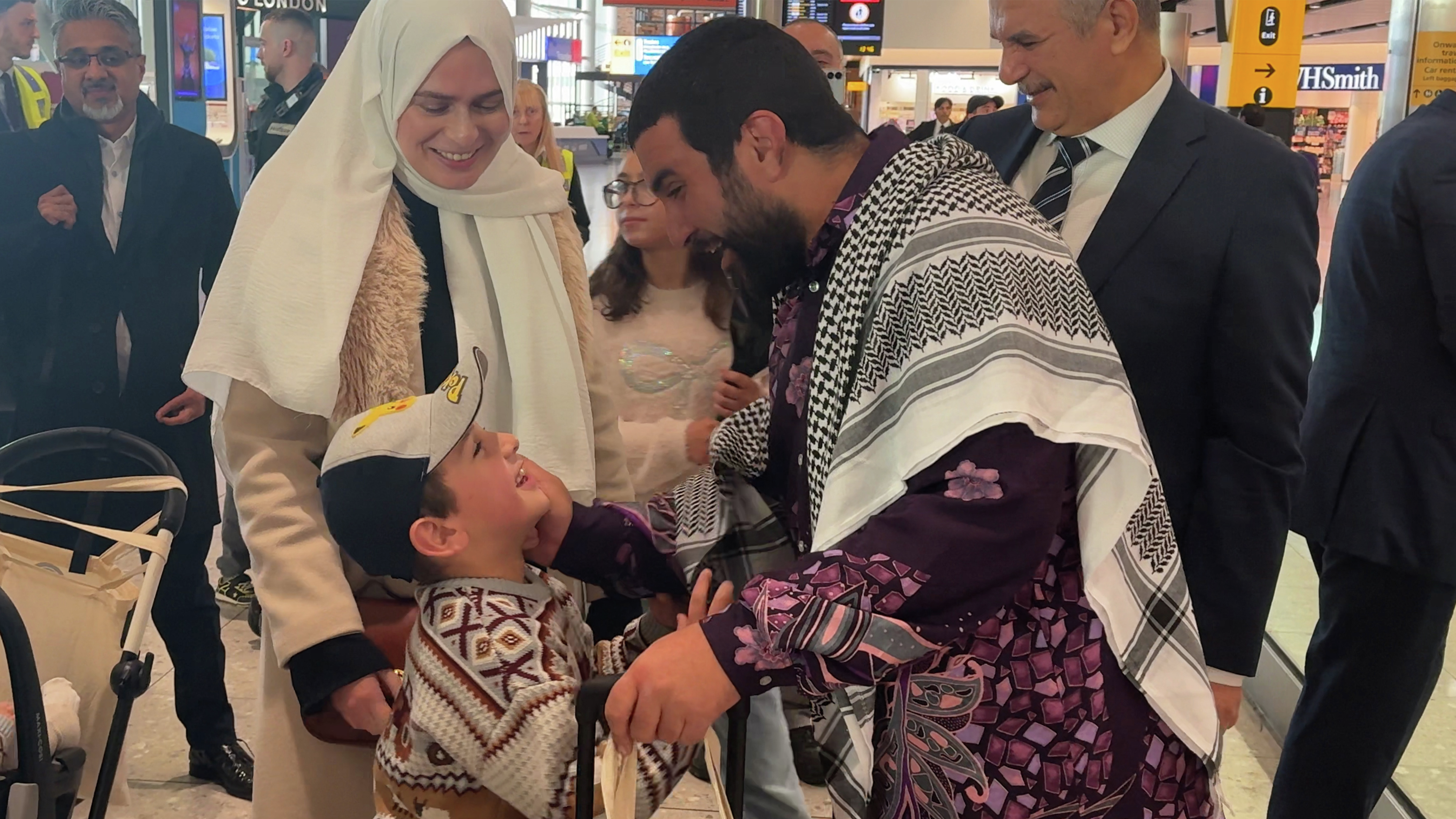 Journalist Sami Hamdi arrives in London after 2 weeks in ICE detention