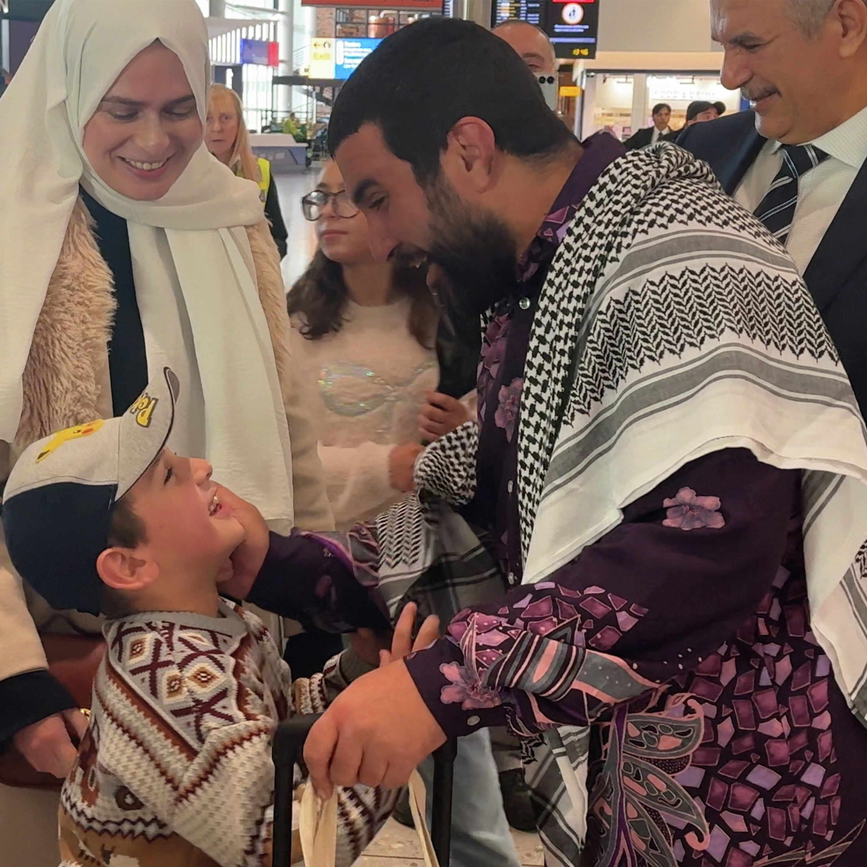 Journalist Sami Hamdi arrives in London after 2 weeks in ICE detention Journalist Sami Hamdi arrives in London after 2 weeks in ICE detention