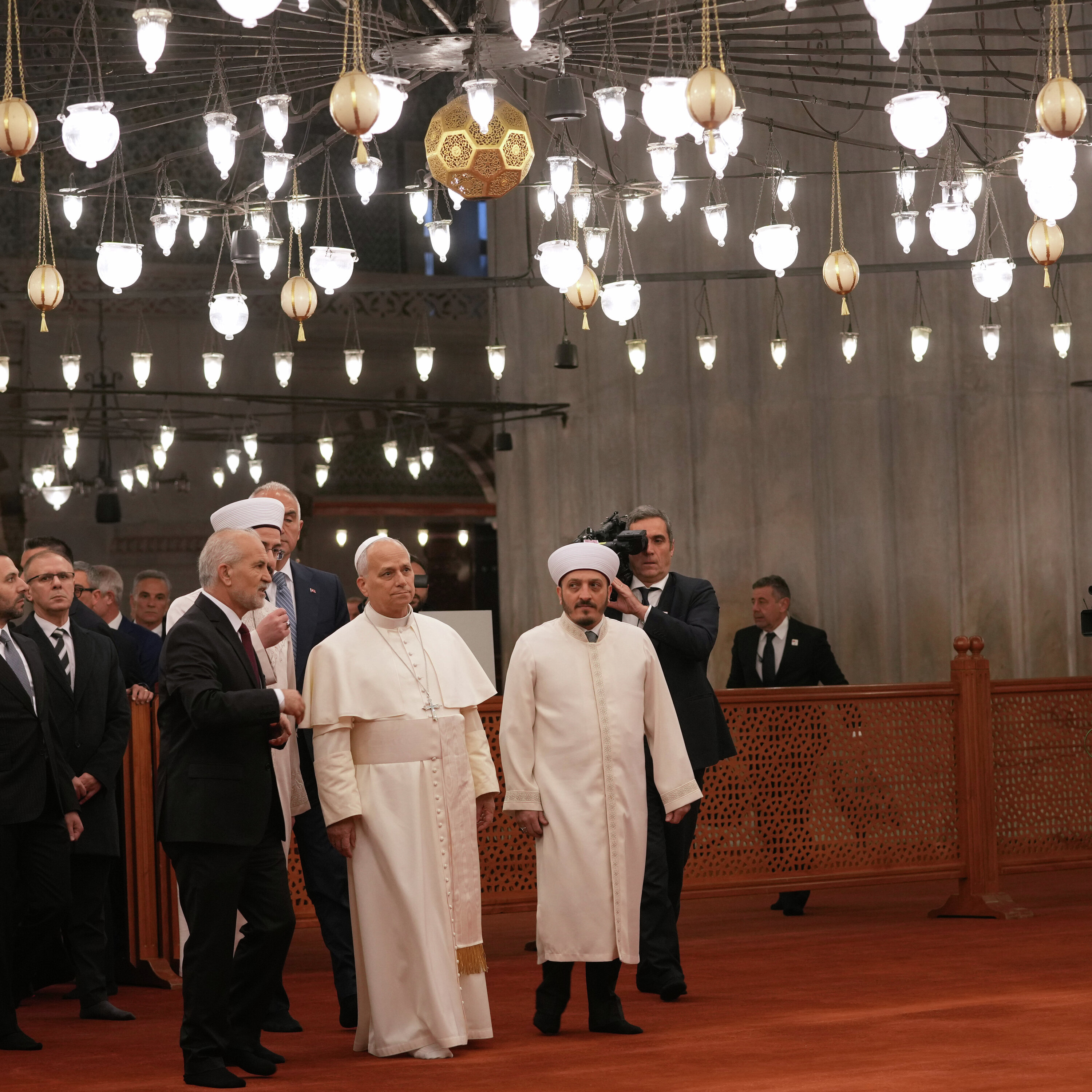 Pope Leo in turkey: Pontiff visits Istanbul’s Sultanahmet mosque Pope Leo in turkey: Pontiff visits Istanbul’s Sultanahmet mosque