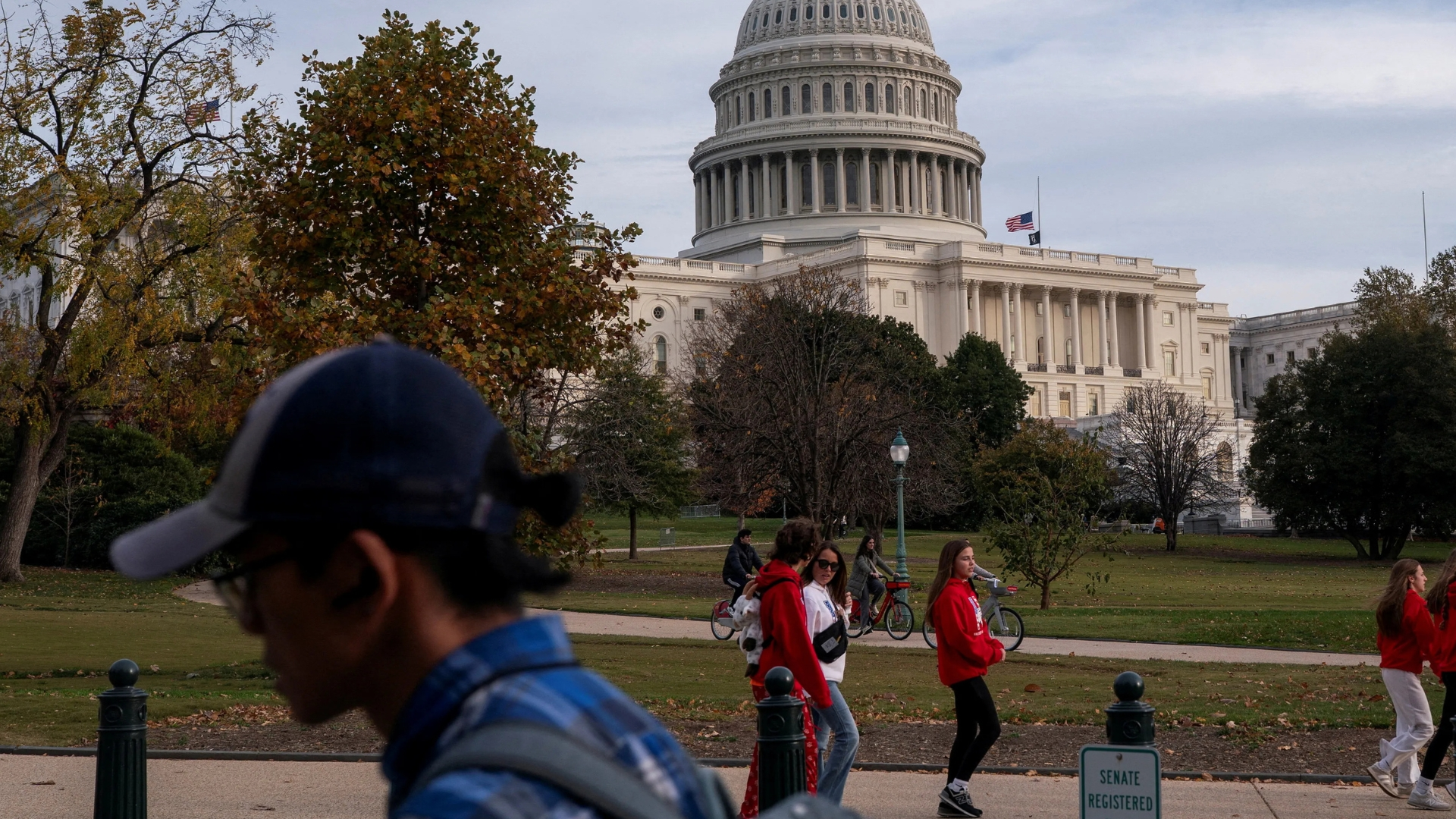 US shutdown fallout: Tourist attractions closed in Washington, DC