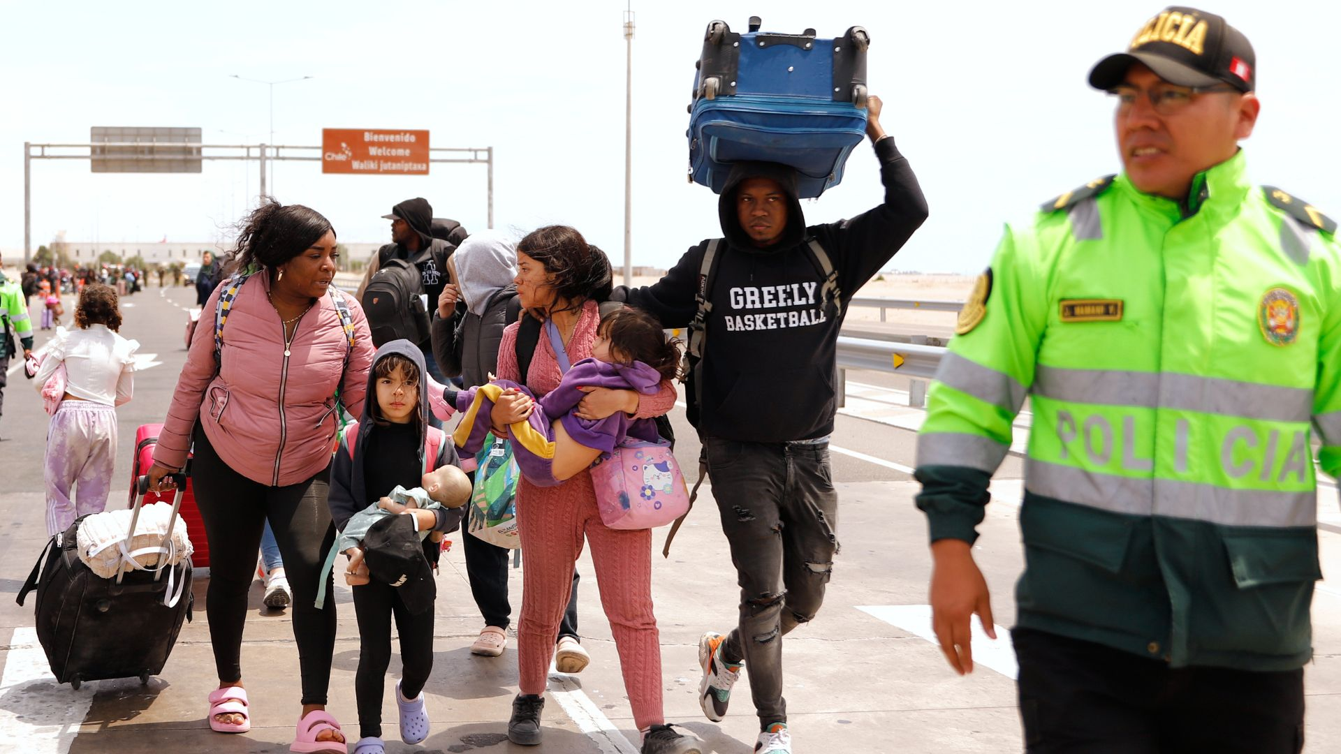 Peru, Chile confront border crisis as migrants stranded in freezing desert nights