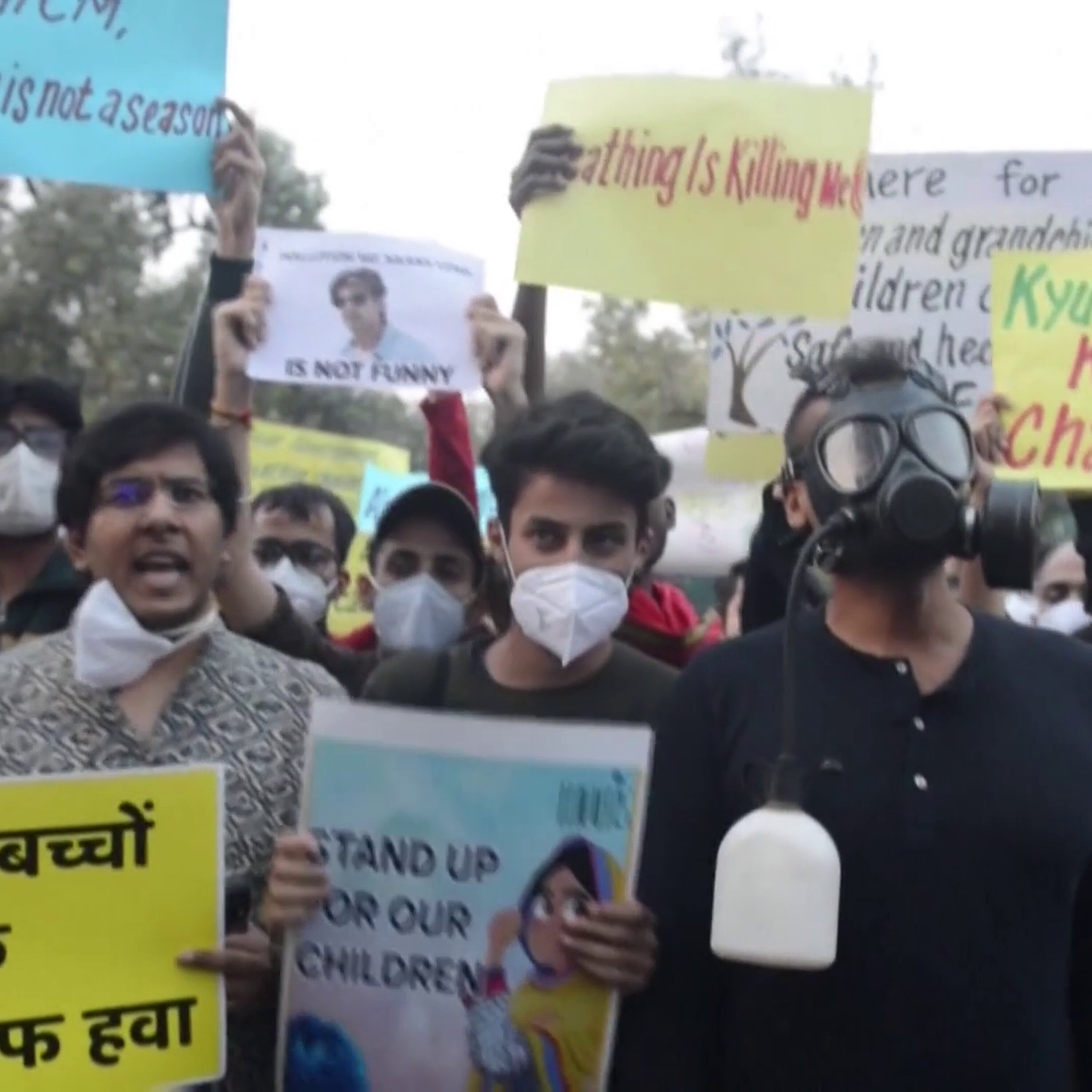 New Delhi struggles with toxic air: Health officials see a rise in respiratory illnesses New Delhi struggles with toxic air: Health officials see a rise in respiratory illnesses