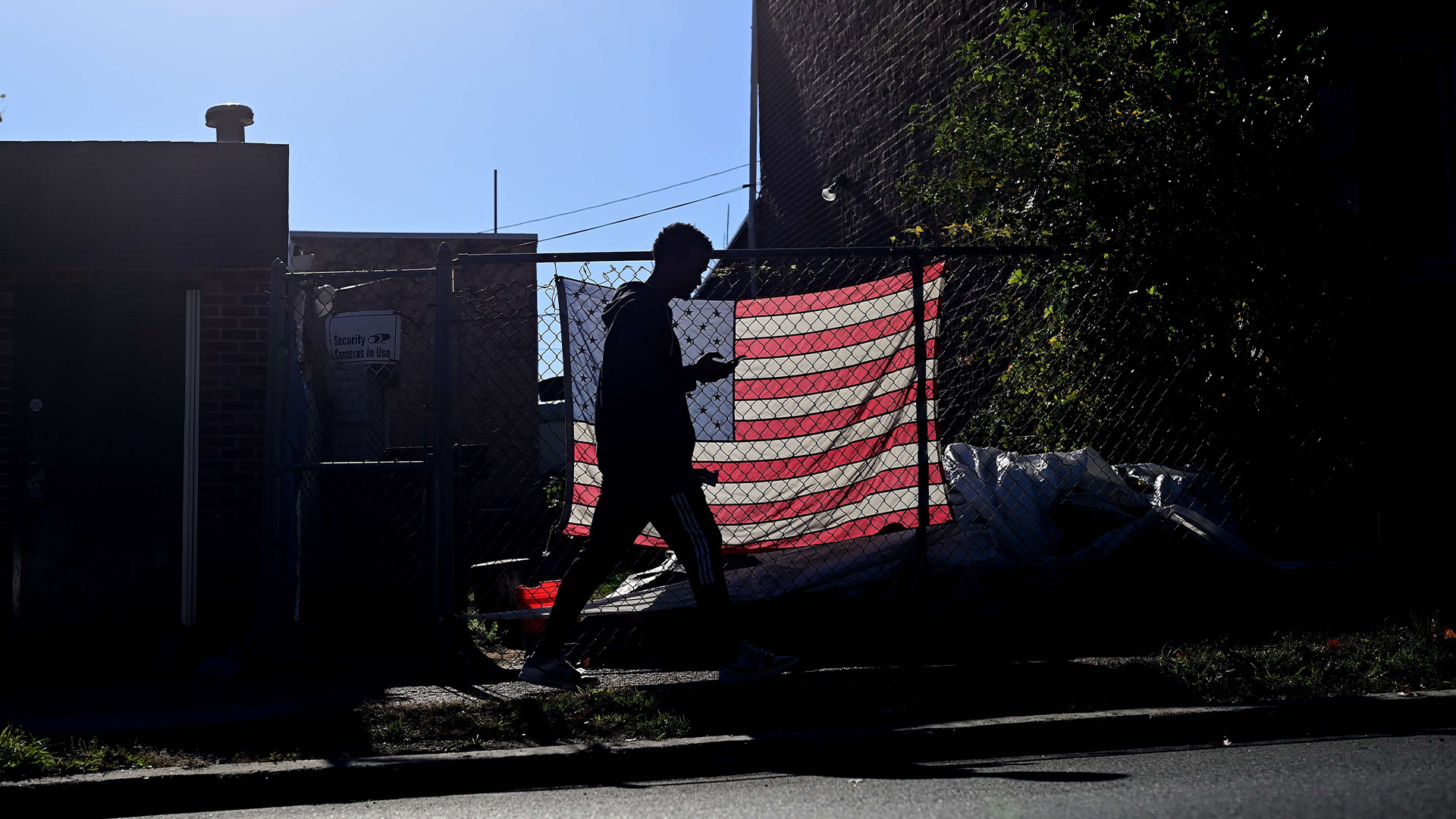Why are Americans stuck with a choice between two major parties?