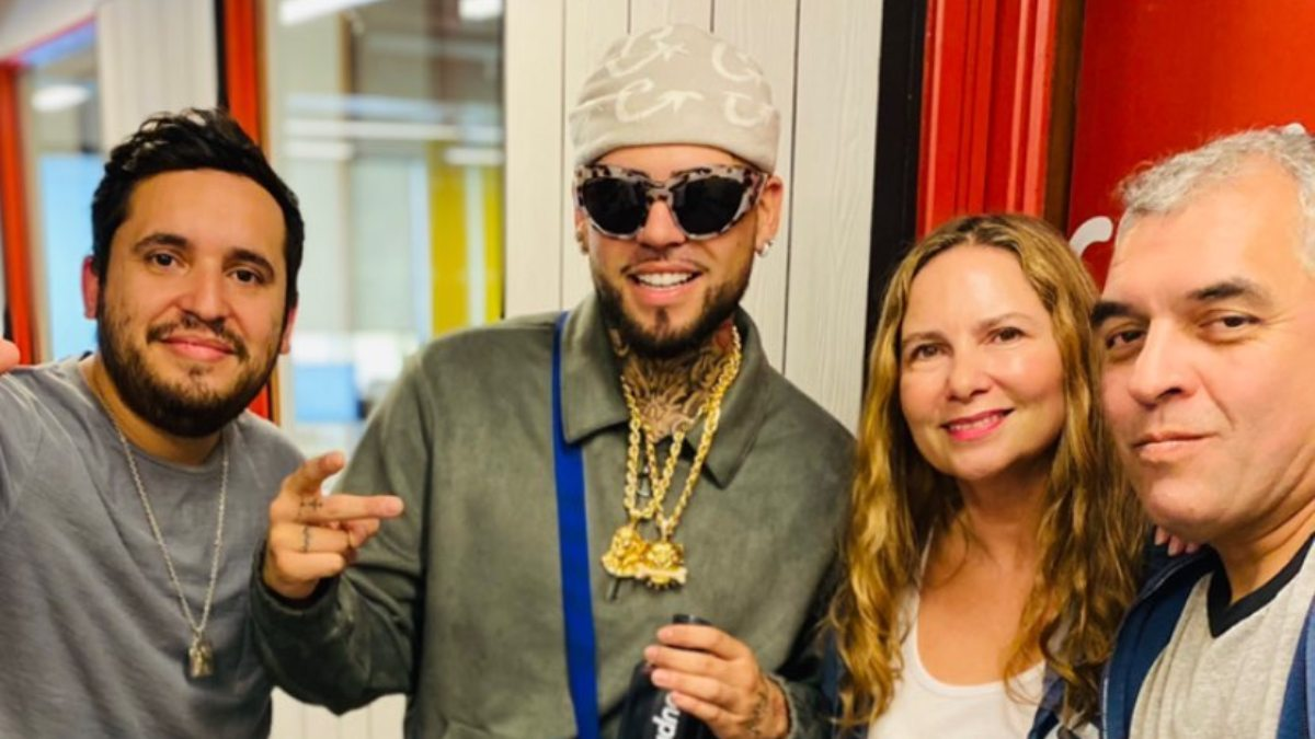 Imagen de Gino Mella llegó hasta la Corazón para hablar de The Urban School