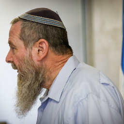 What does Bibi gain from extremist MK Avi Maoz?