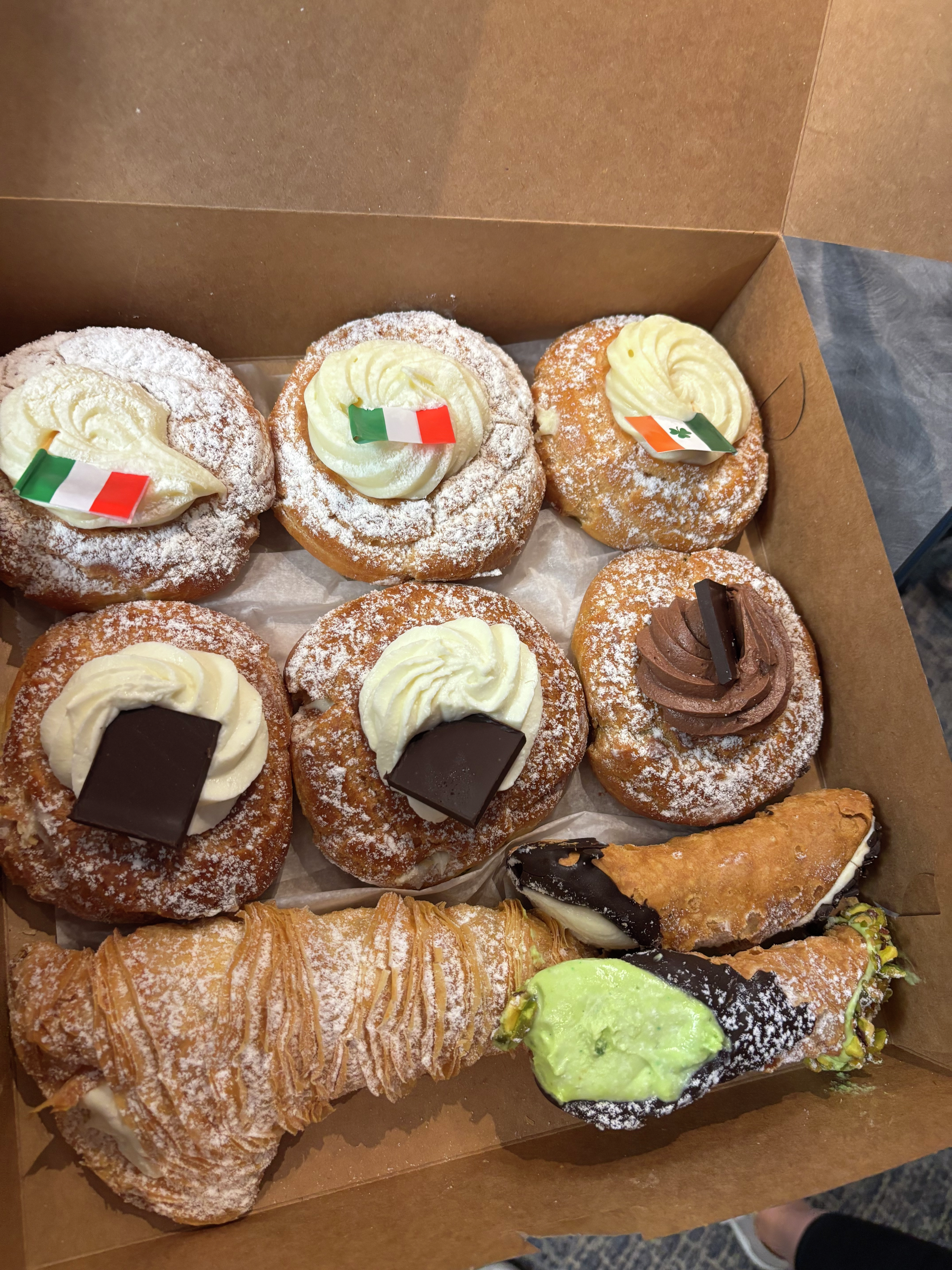 Cannoli vs Zeppola 