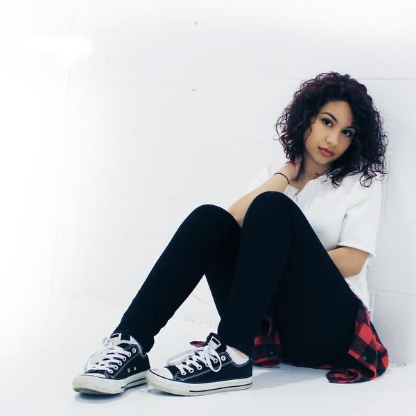 Alessia Cara backstage at The AMA's - 11/21/15 episode artwork