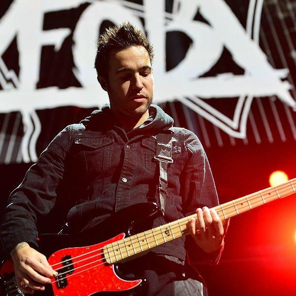 Pete Wentz backstage at The AMA's - 11/21/15 episode artwork