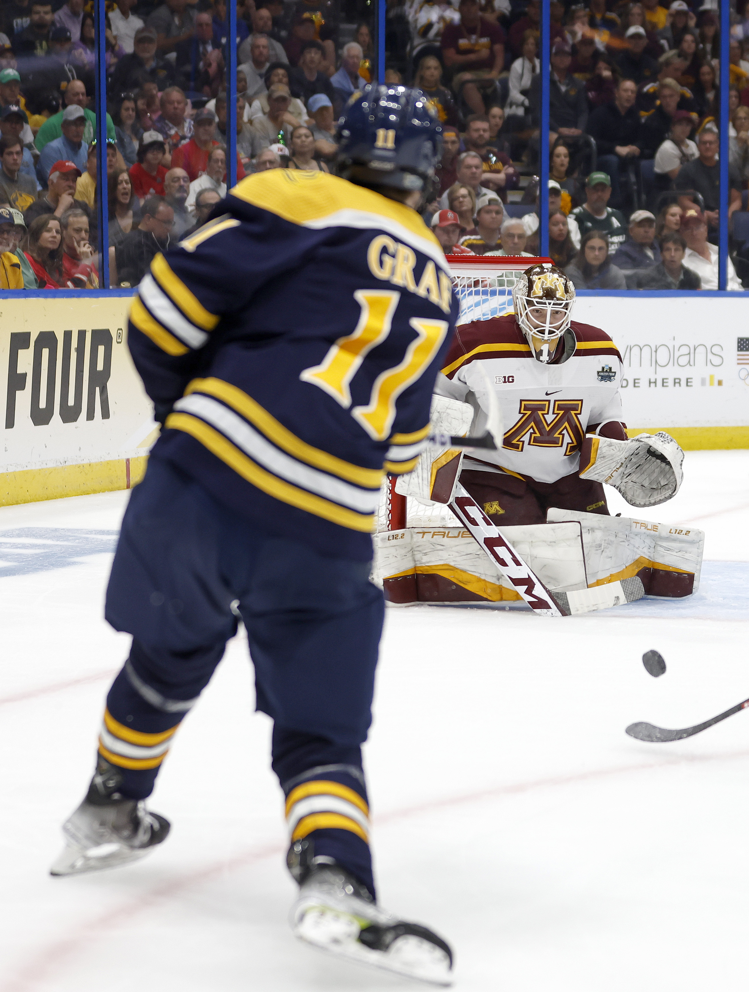 Highlight: Quinnipiac's Collin Graf ties National Championship 2-2 late in the third period