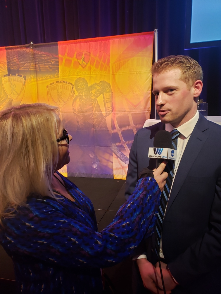 Highlight: Hobey Baker winner Dryden McKay comes up with big 2nd Period save for Minnesota State