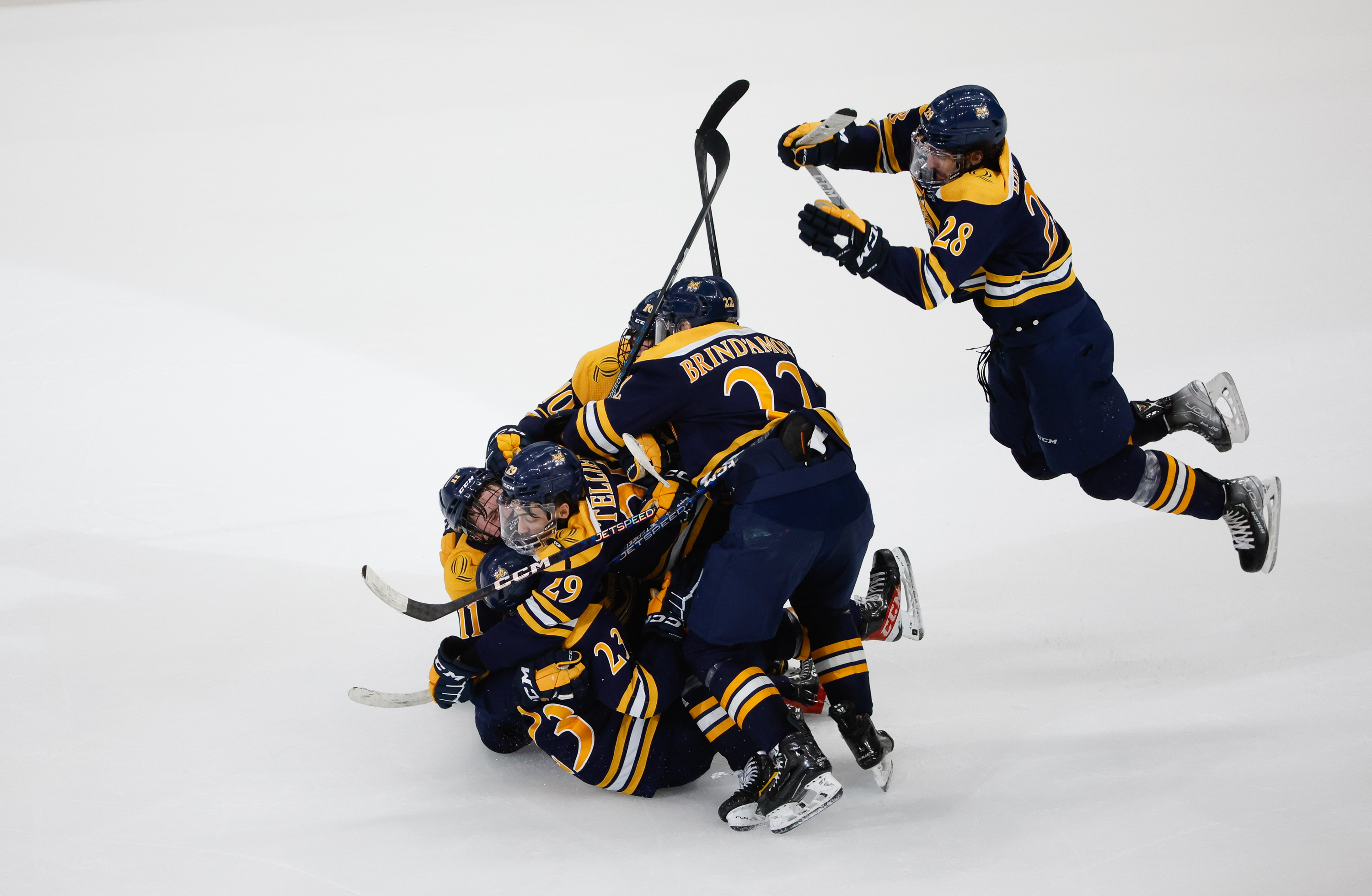 Highlight: Quinnipiac's Jacob Quillan scores game winner in overtime of National Championship Game