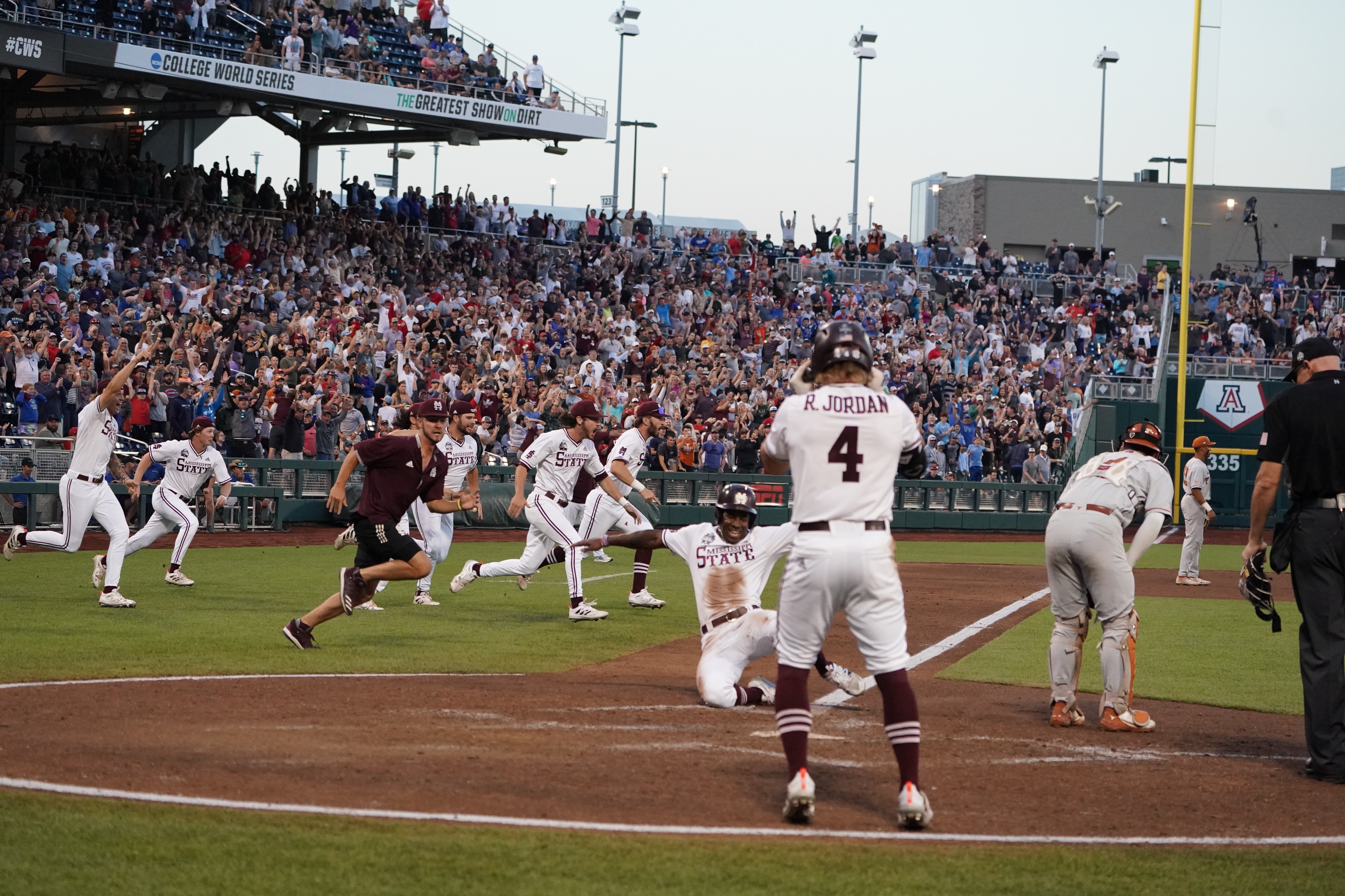 Tanner Leggett's walk-off RBI single puts Mississippi State into the CWS final