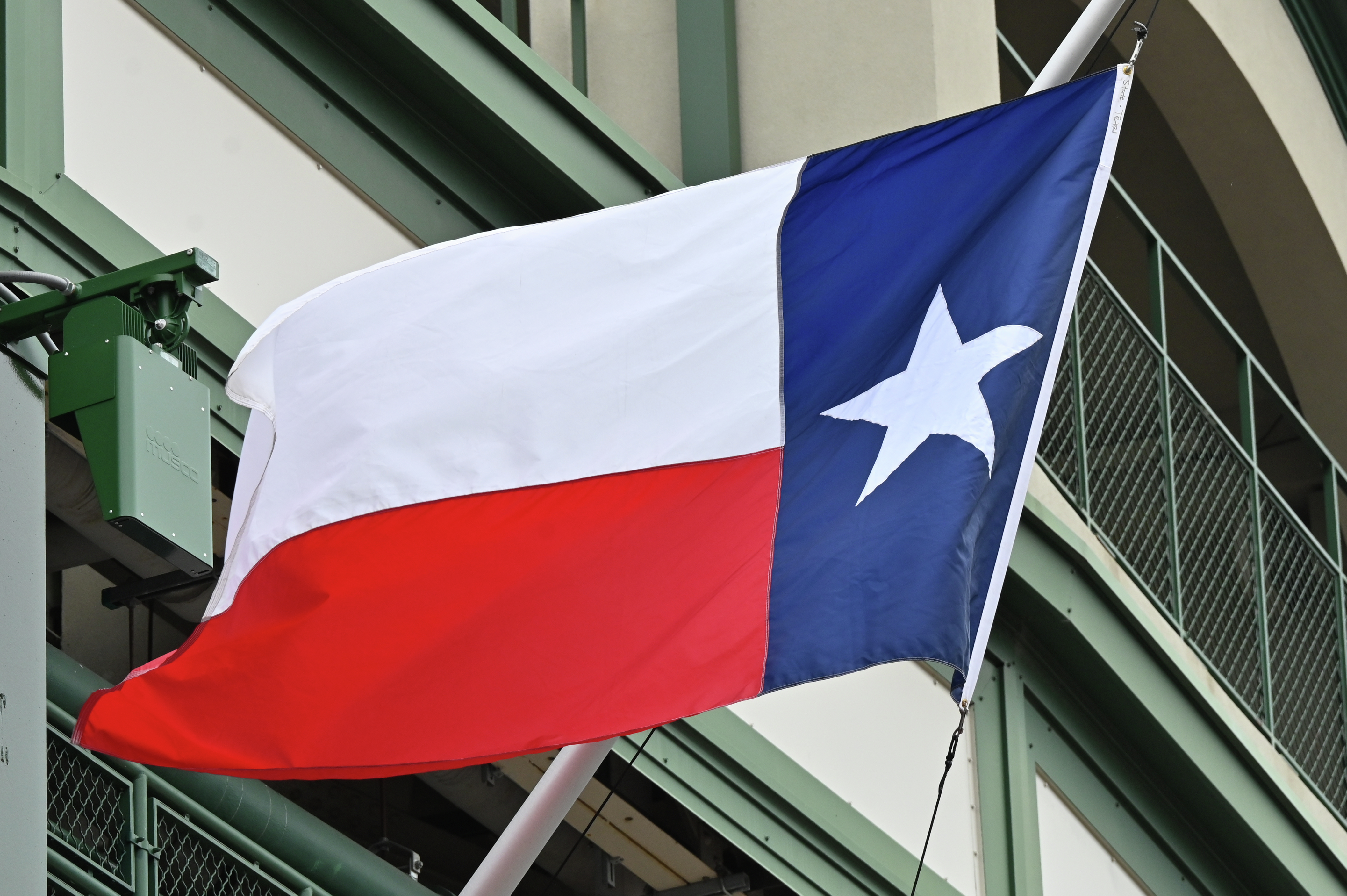 Texas Democrats flee to Illinois to avoid quorum on redistricting