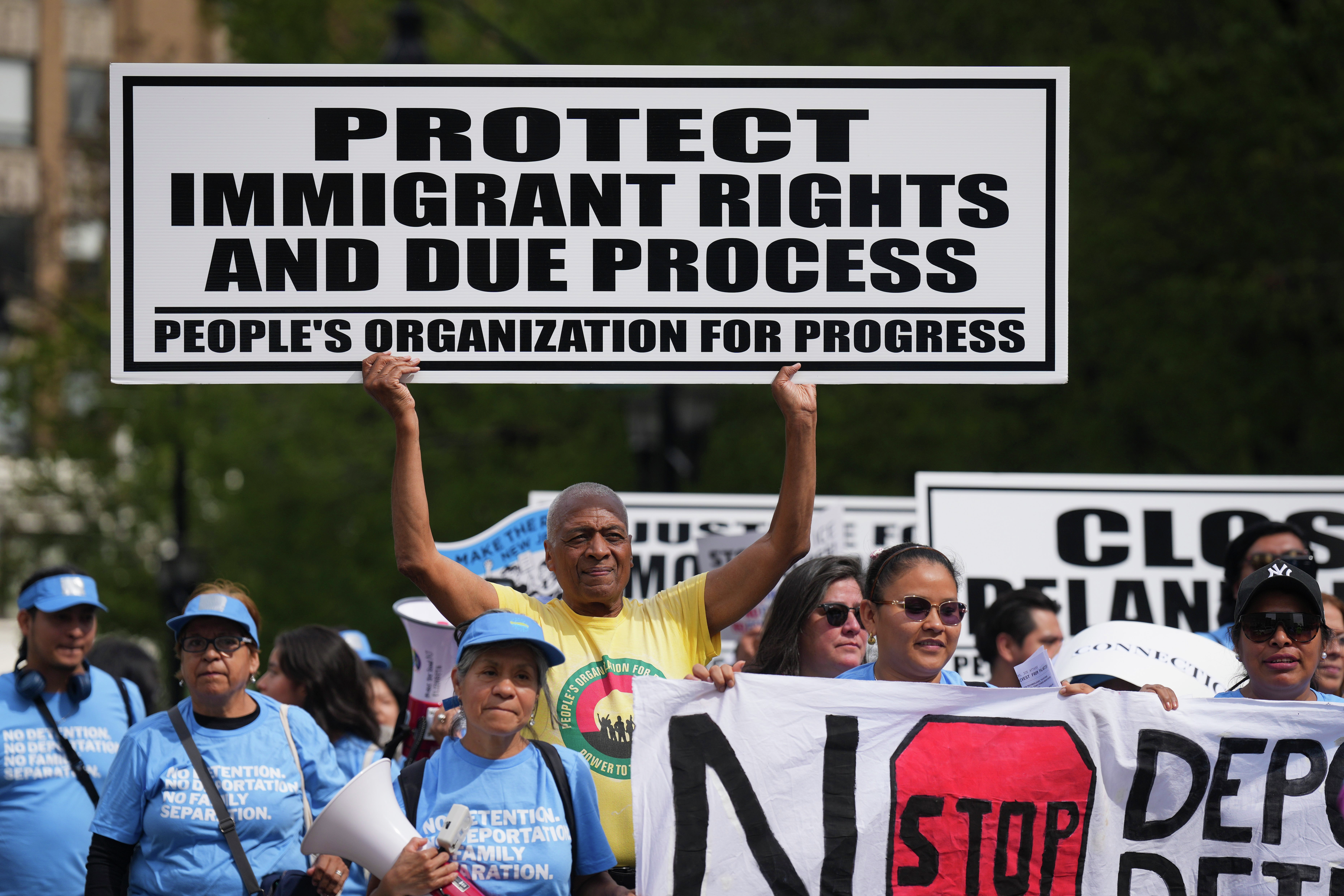 Chaos in Broadview as DHS seizes firearms and 'explosive device' from protestors