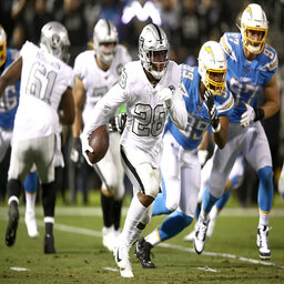 Highlights: Raiders hold off Chargers in back-and-forth battle