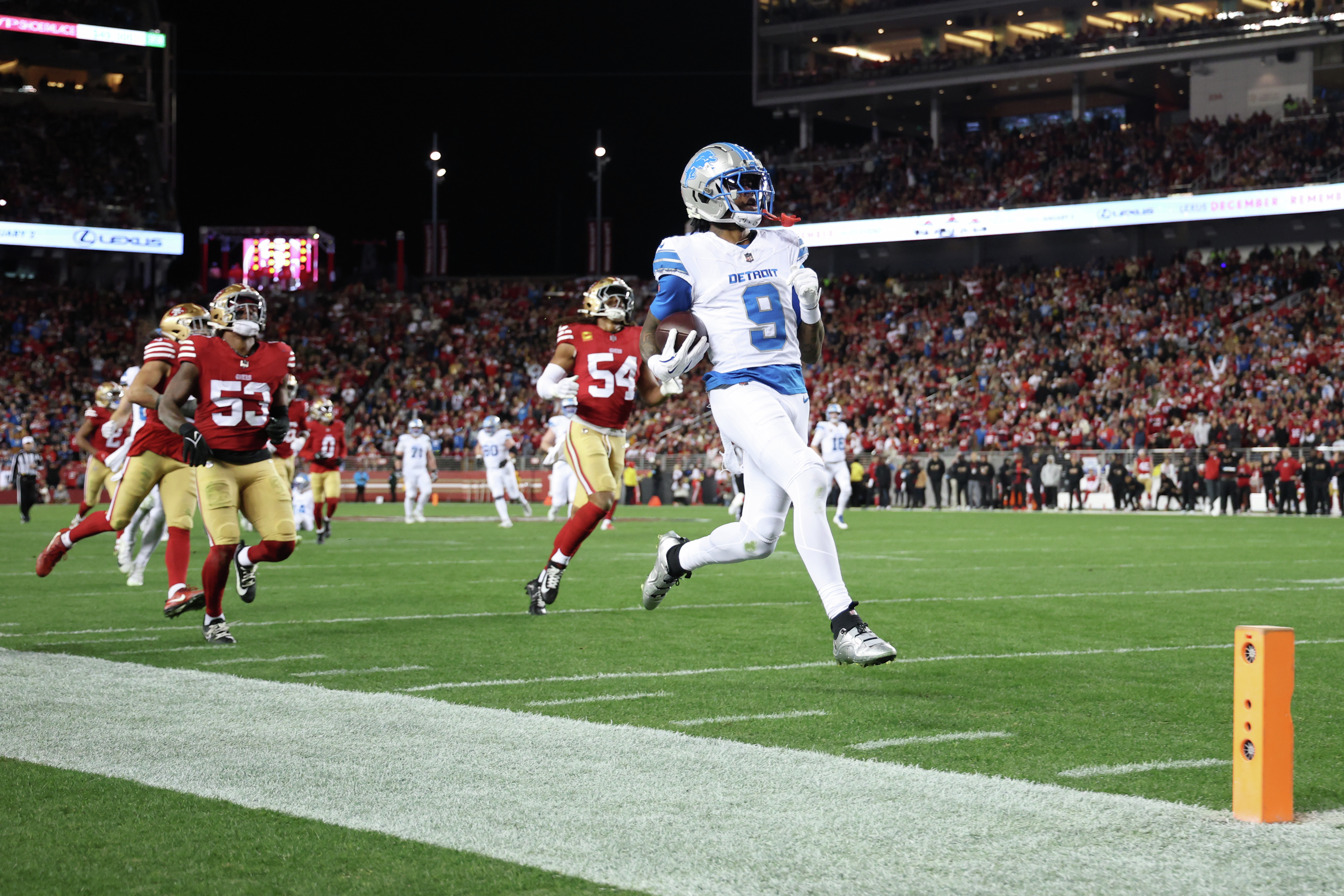 DET 2Q 13-14 J. Goff 1-yd pass to A. St-Brown, then pitches to Ja. Williams who runs 41-yd for a TD
