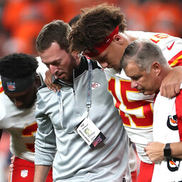 Highlights: Mahomes injured as Chiefs blow out Broncos