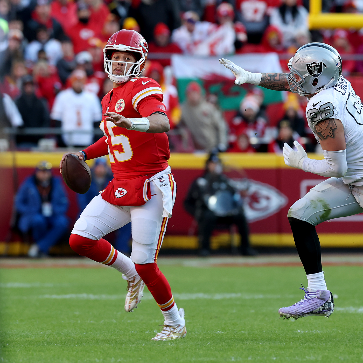 KC 10-3 Patrick Mahomes Breaks Record for Most TD Passes in Chiefs History