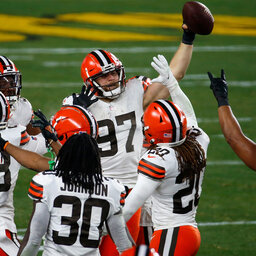 CLE 7-0 Browns recover fumble in end zone