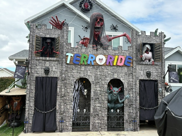 Utahns take Halloween Decorating to the next level - Frank chats with one of them behind the spooky "Lagoon Themed House" in Clinton which the neighbors enjoy every year. episode artwork
