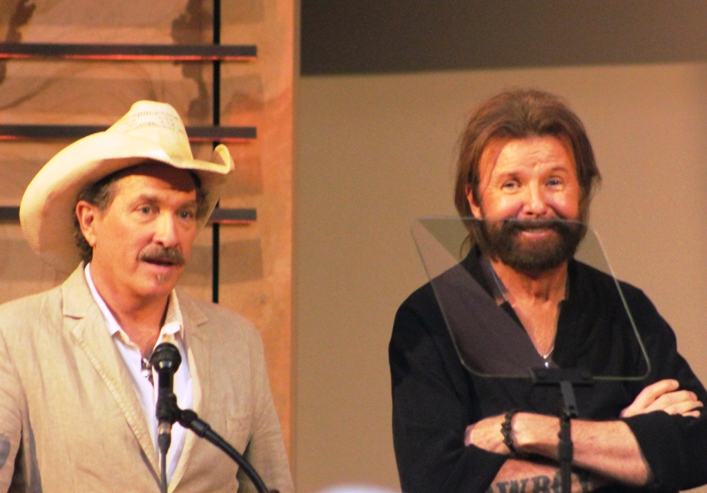 Brooks & Dunn Kings of Neon Exhibit episode artwork