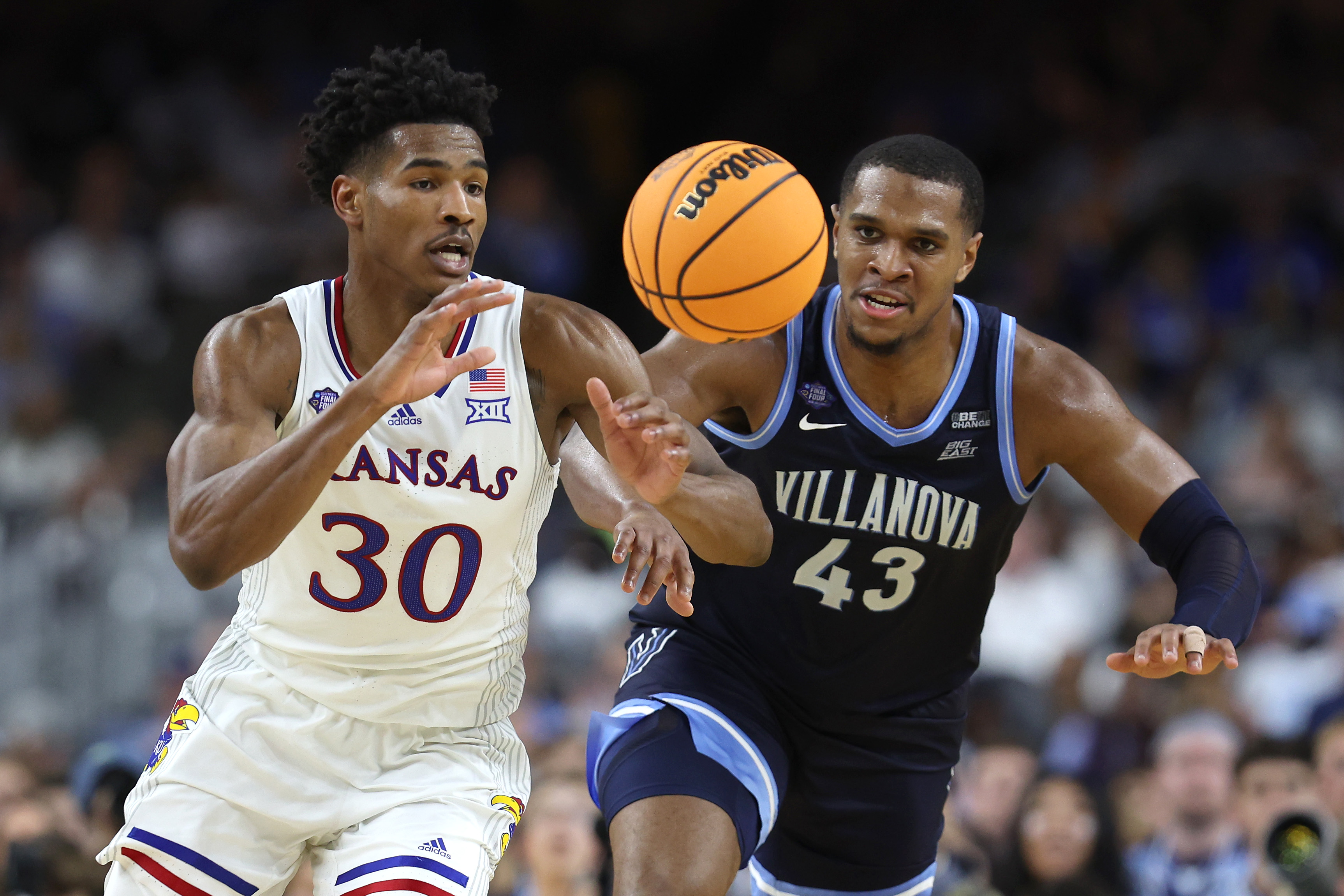 Highlight: Kansas's Ochai Agbaji extends Jayhawks lead to 16-5