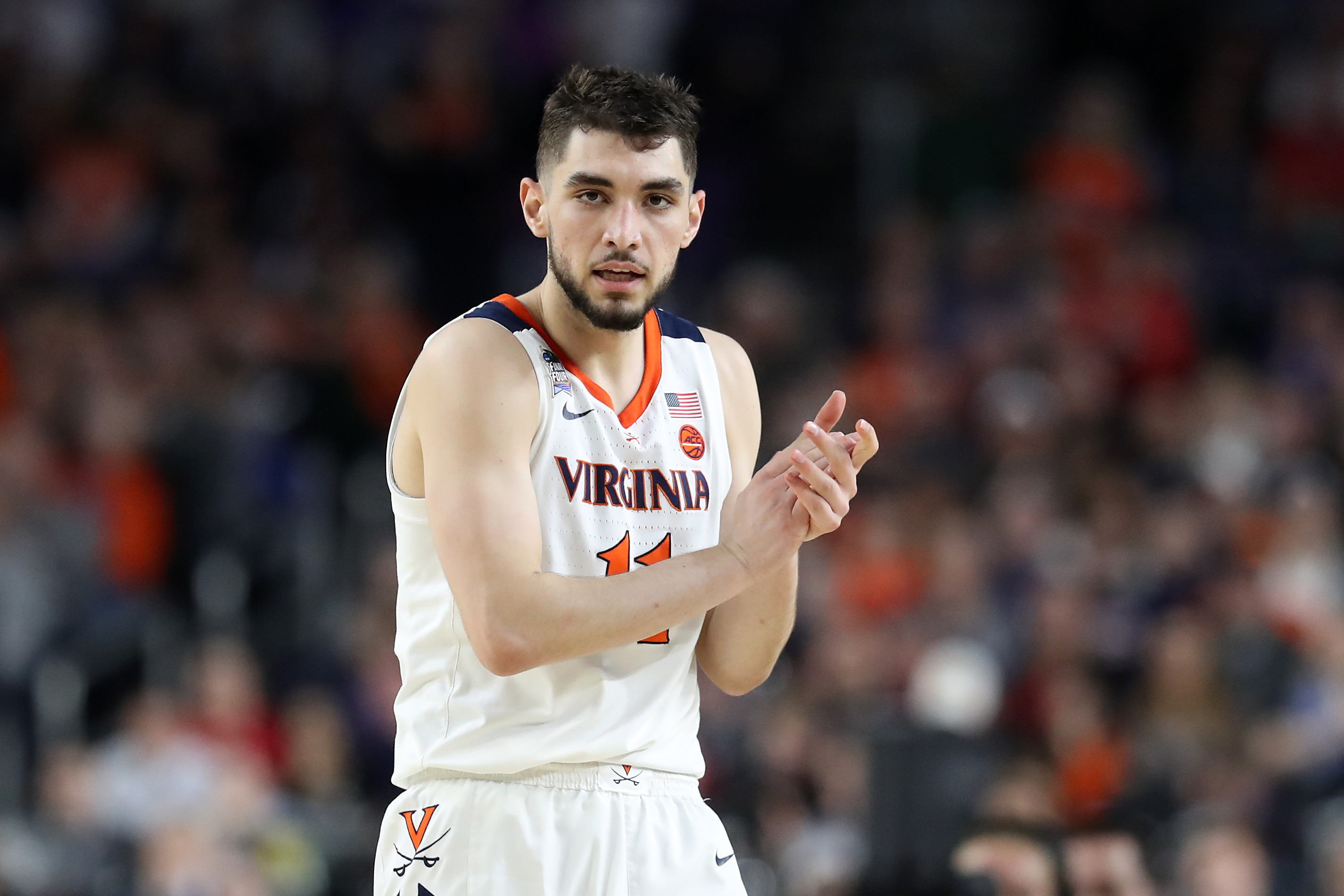 Highlight: Virginia's Ty Jerome beats first half buzzer to give Cavaliers 32-29 halftime lead