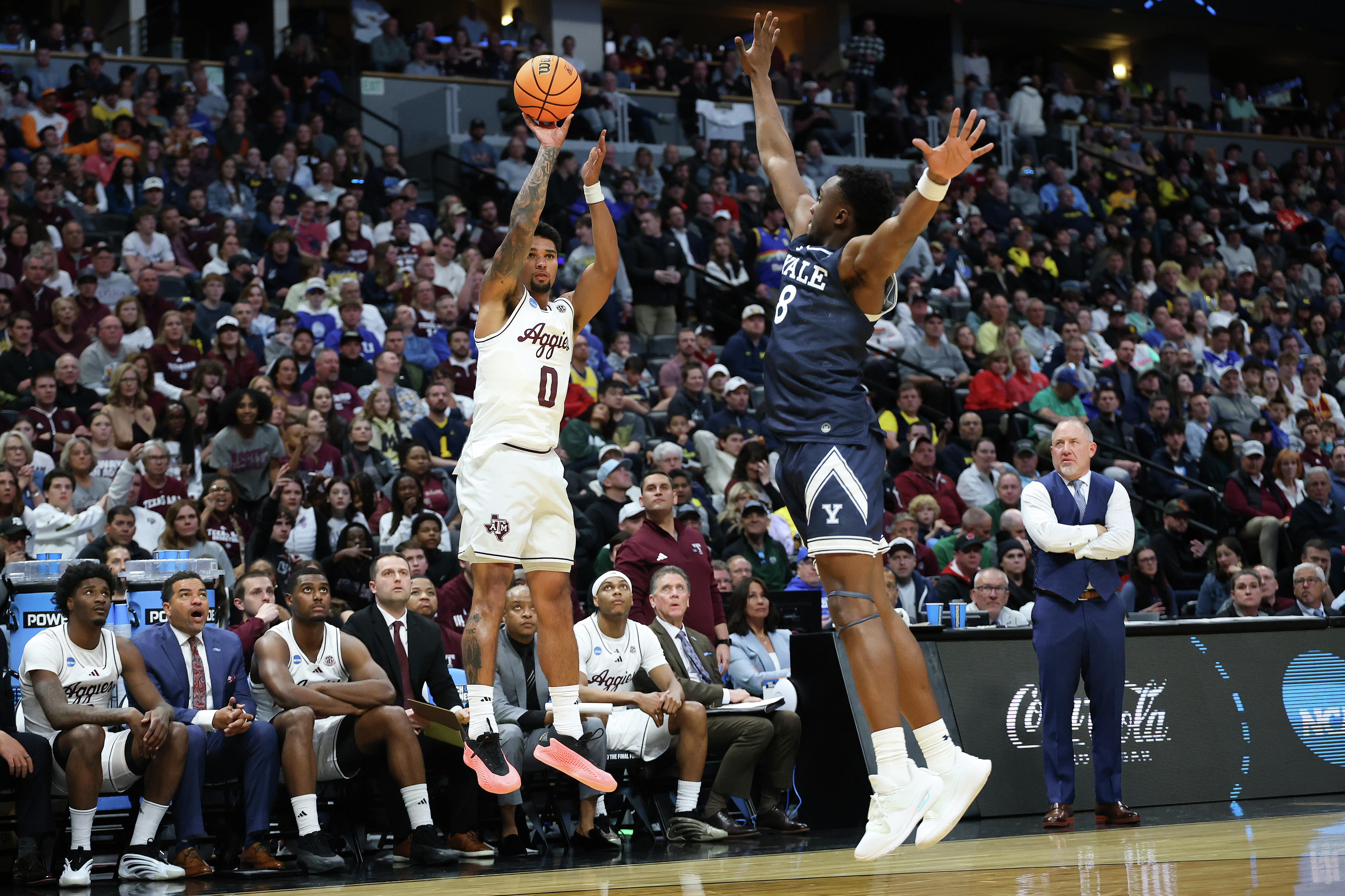 Texas A&M's Jace Carter hits dagger 3 to put Yale away for good
