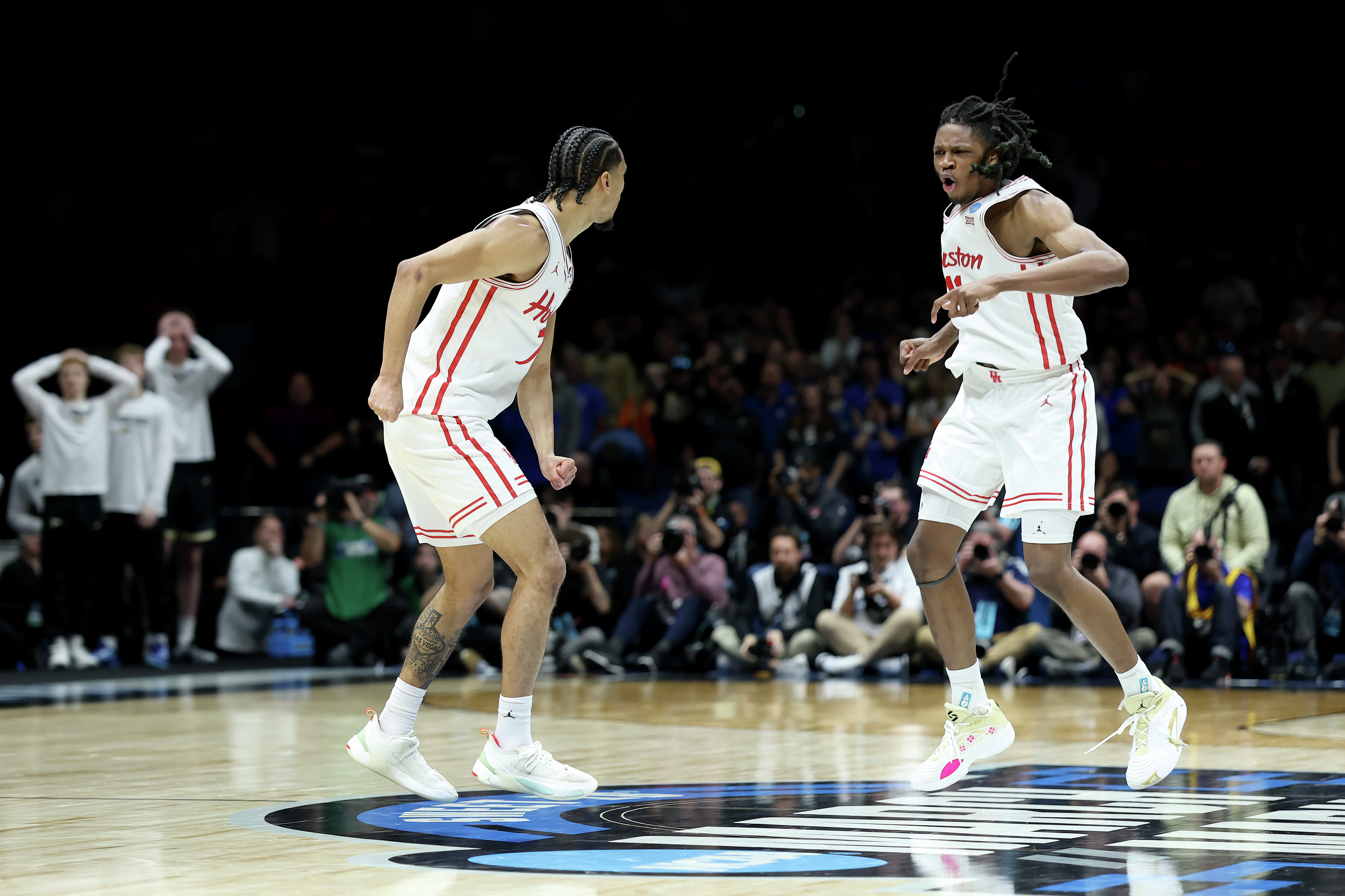 MILOS UZAN LAYUP (LONG)