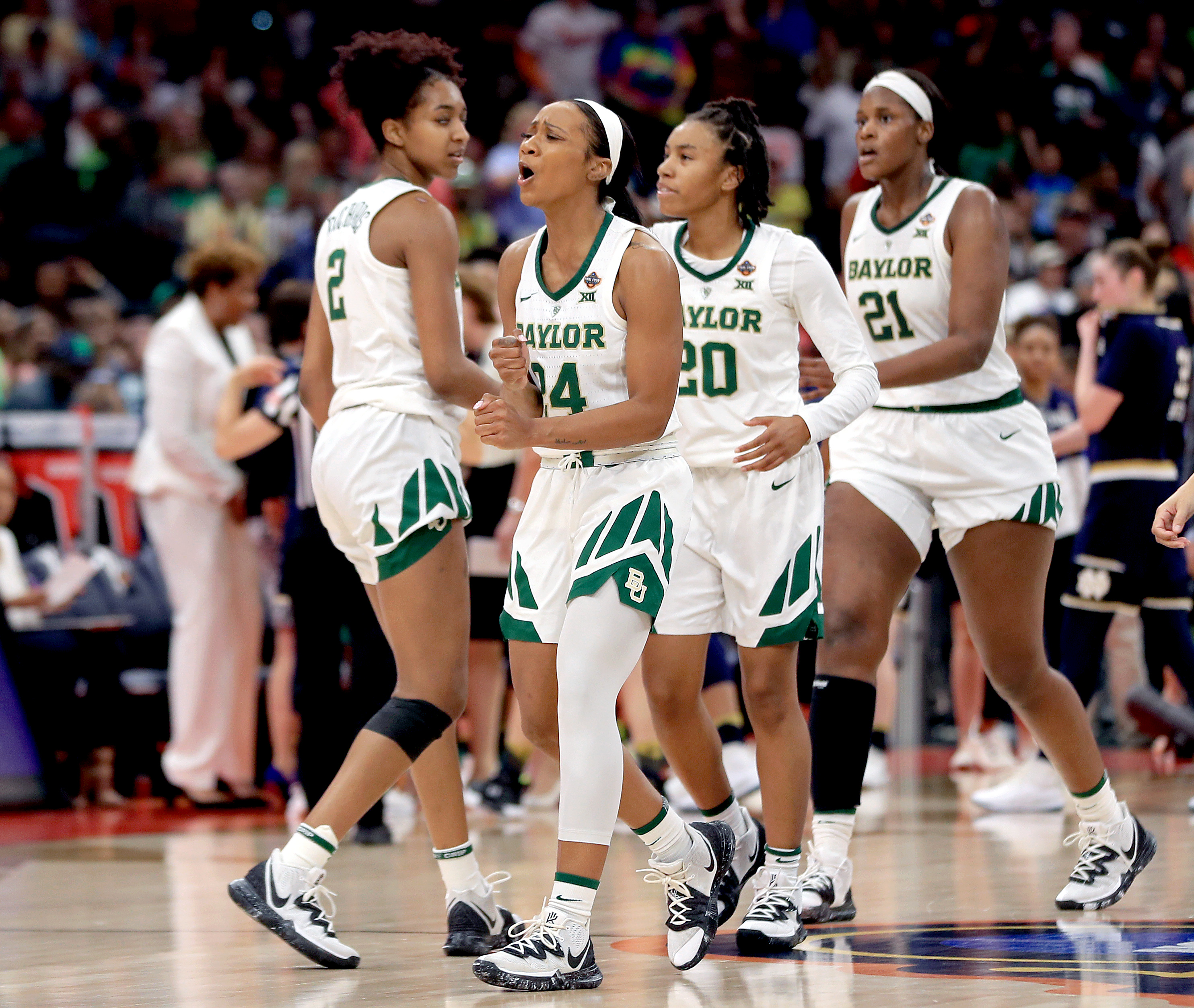 Highlight: Baylor's Chloe Jackson hits buzzer beater layup at end of first quarter