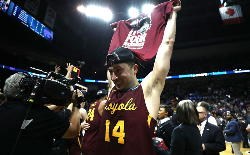 Highlight: The final call, as Loyola-Chicago knocks off Kansas State 78-62 to advance to the Final Four