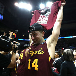Highlight: The final call, as Loyola-Chicago knocks off Kansas State 78-62 to advance to the Final Four